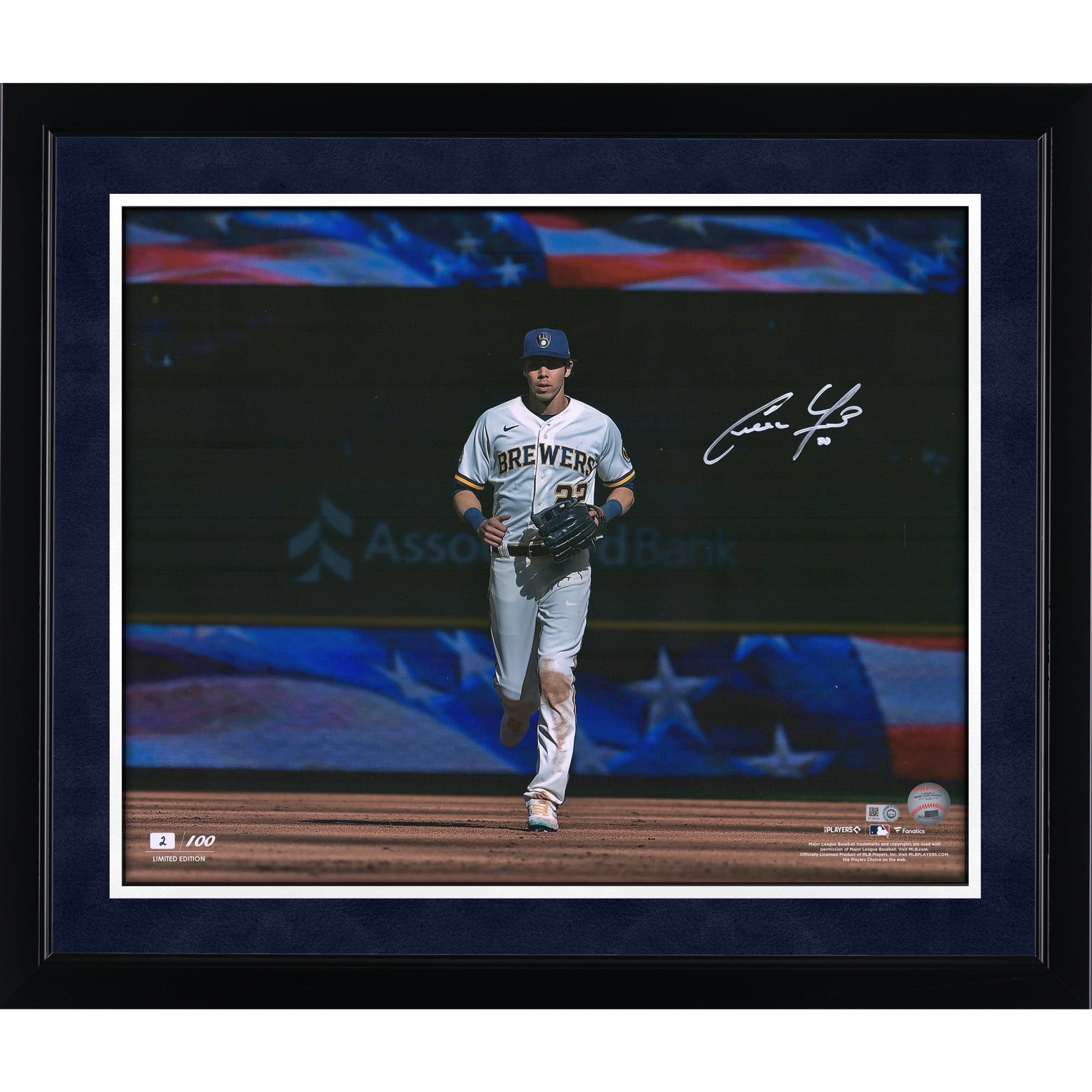 Photo dédicacée de Christian Yelich (Milwaukee Brewers) entrant sur le terrain (40,6 x 50,8 cm) - Édition limitée à 100 exemplaires