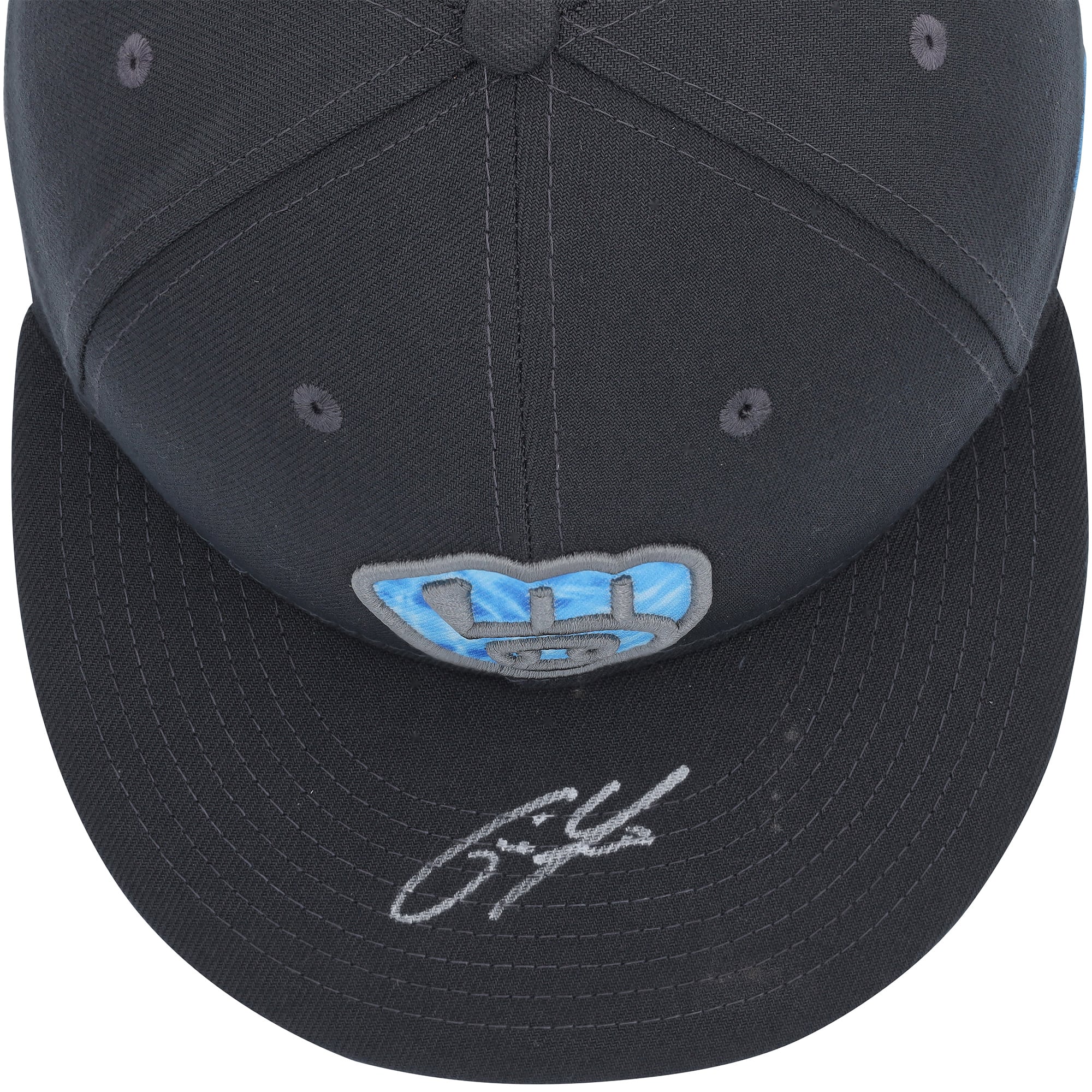 Casquette grise autographiée par Christian Yelich, des Brewers de Milwaukee, lors de la saison 2022 de la MLB.