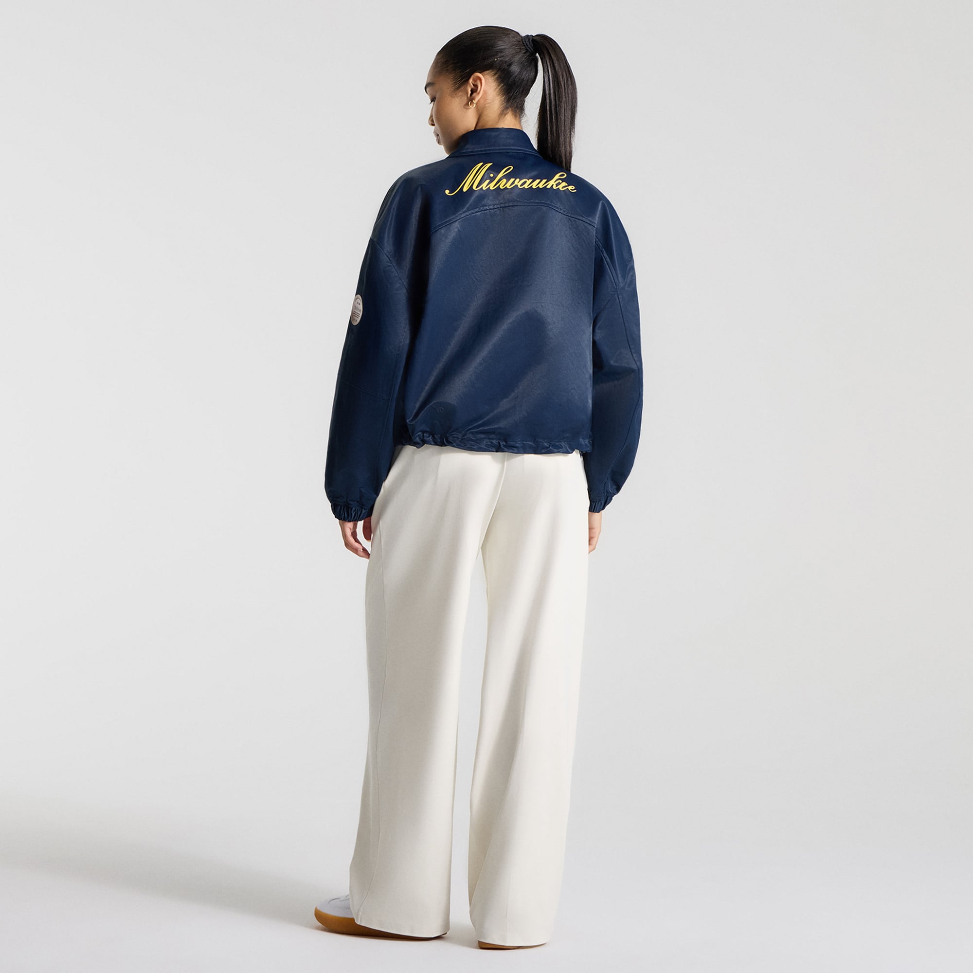 Veste d'entraîneur lululemon True Navy Milwaukee Brewers pour femme