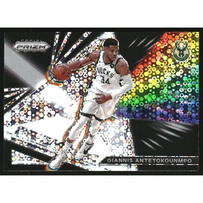 2021-22 Panini Prizm Prizmatic Fast Break #29 Giannis Antetokounmpo