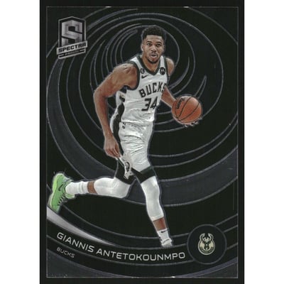 2022-23 Panini Spectra #32 Giannis Antetokounmpo