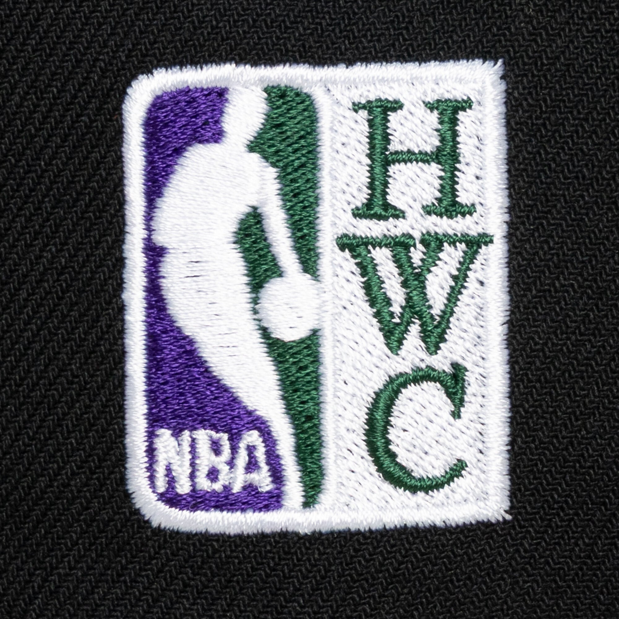 Casquette snapback Mitchell & Ness noire pour homme, modèle Hardwood Classics Legendary Home des Milwaukee Bucks.