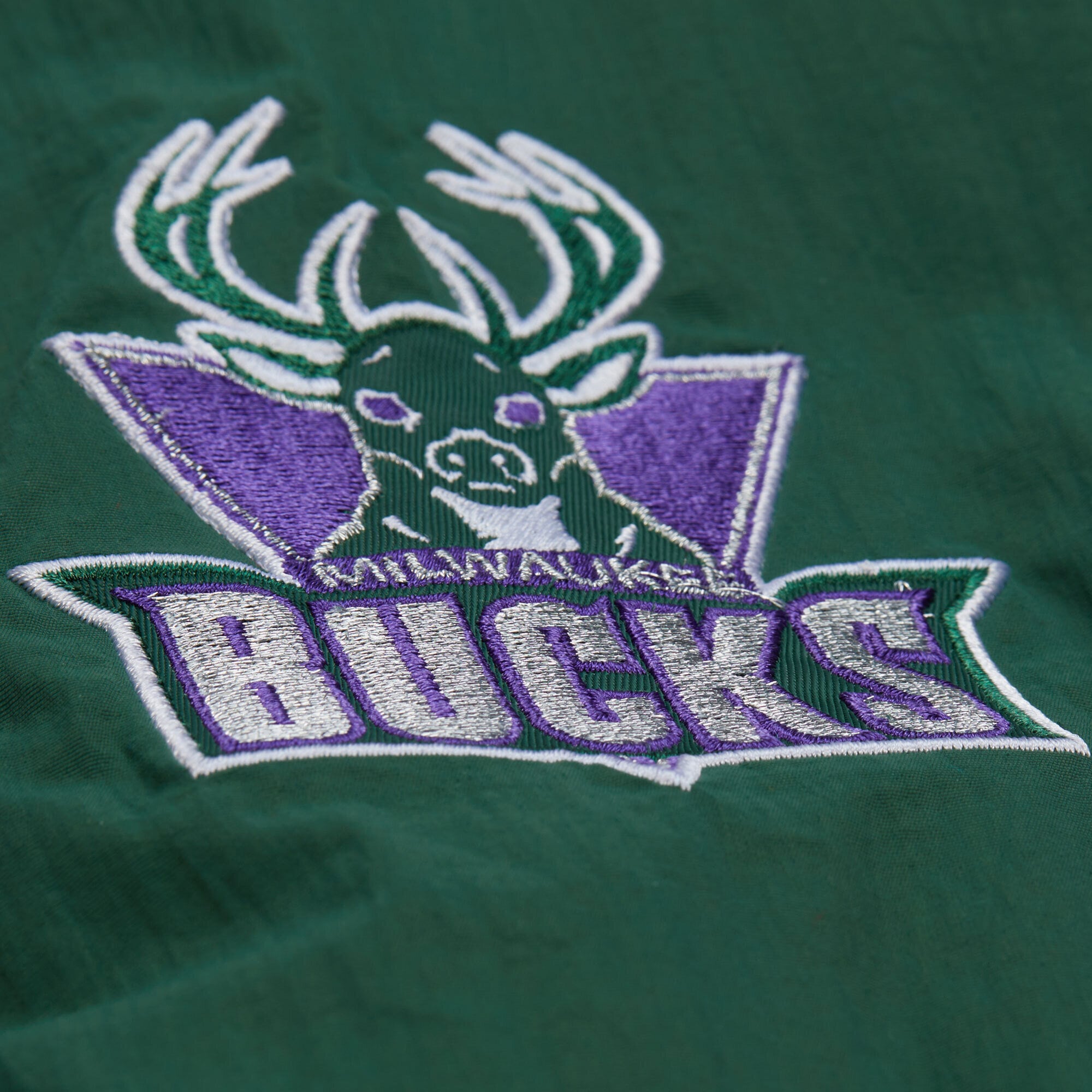 Pull raglan classique à col en V pour homme Mitchell & Ness violet Milwaukee Bucks