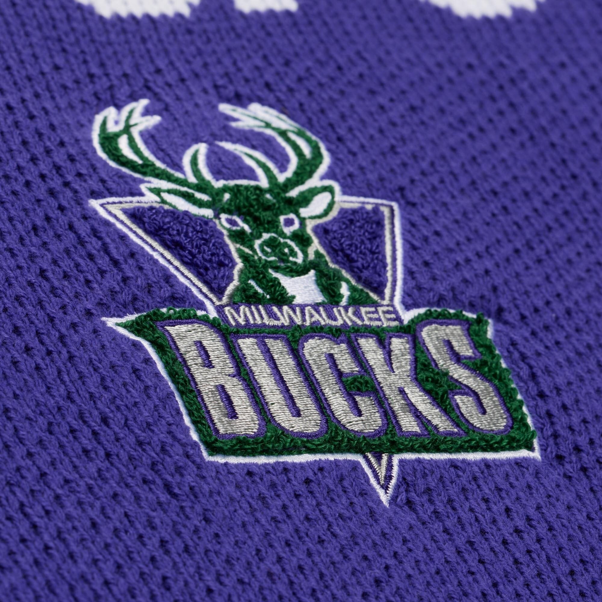 Pull-over pour homme Mitchell & Ness violet Milwaukee Bucks, modèle entraîneur-chef