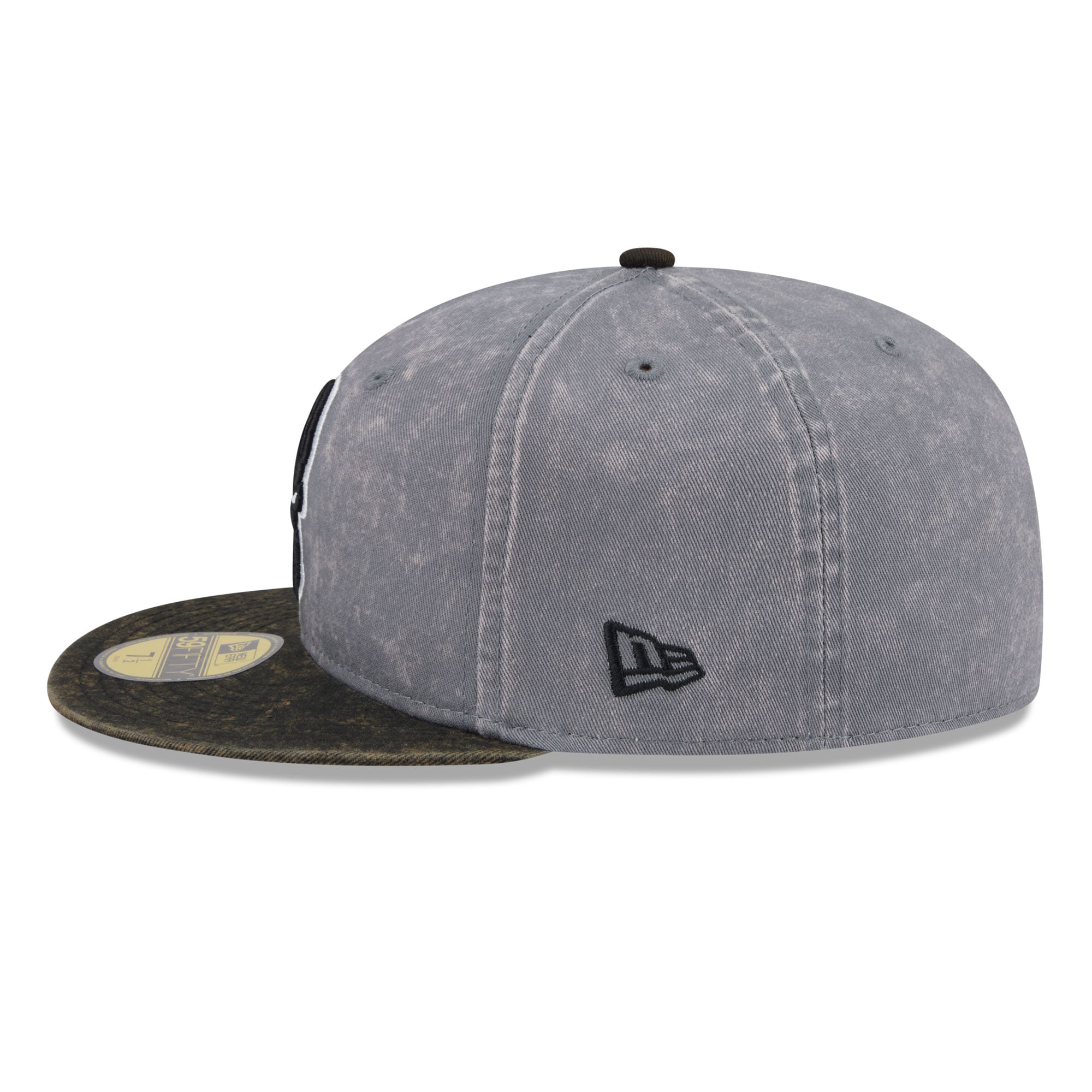 Men's New Era Gray/Black Milwaukee Bucks Washed 59FIFTY Fitted Hat