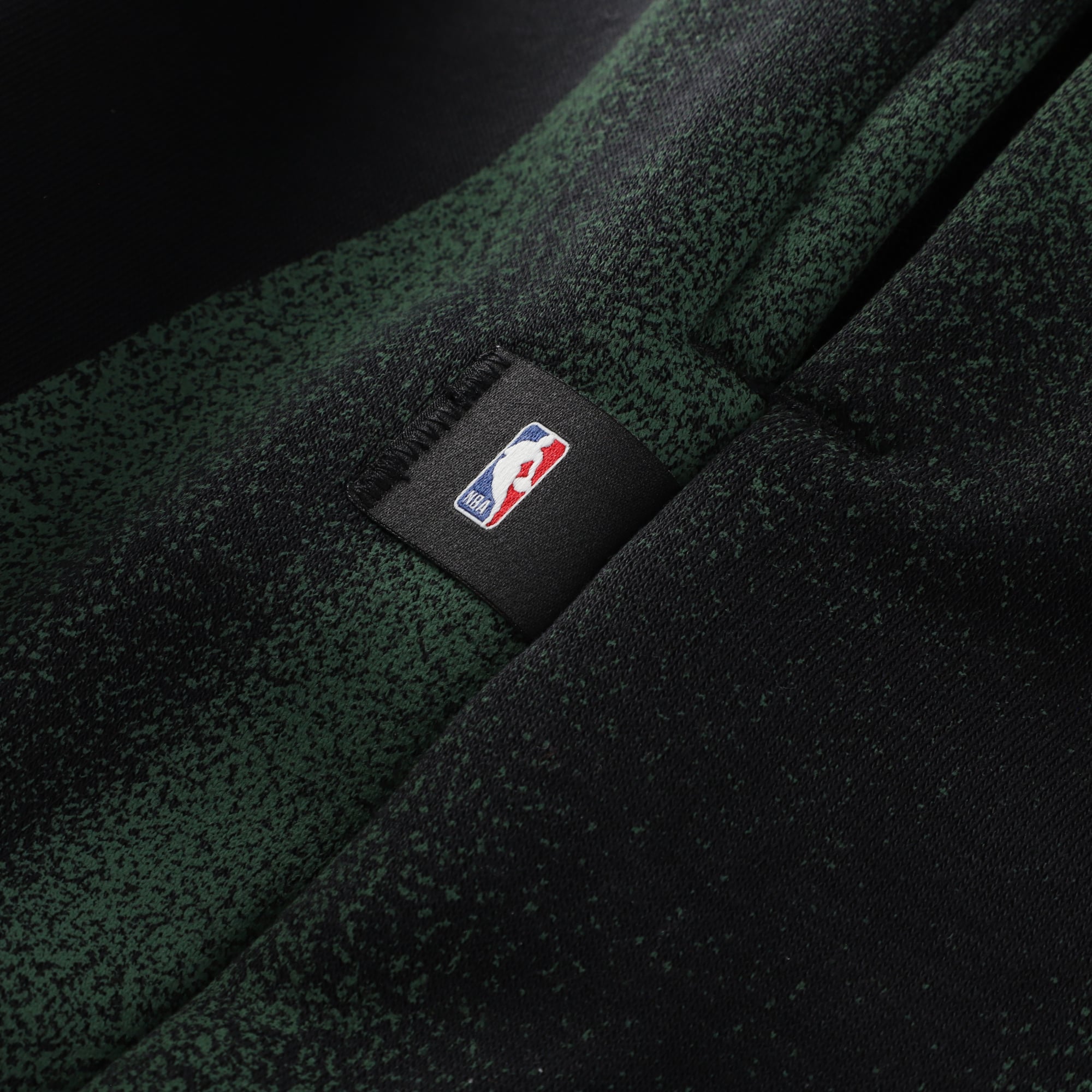 Pantalon de survêtement fuselé Nike Milwaukee Bucks 2026 Standard Issue Icon Fleece noir pour homme
