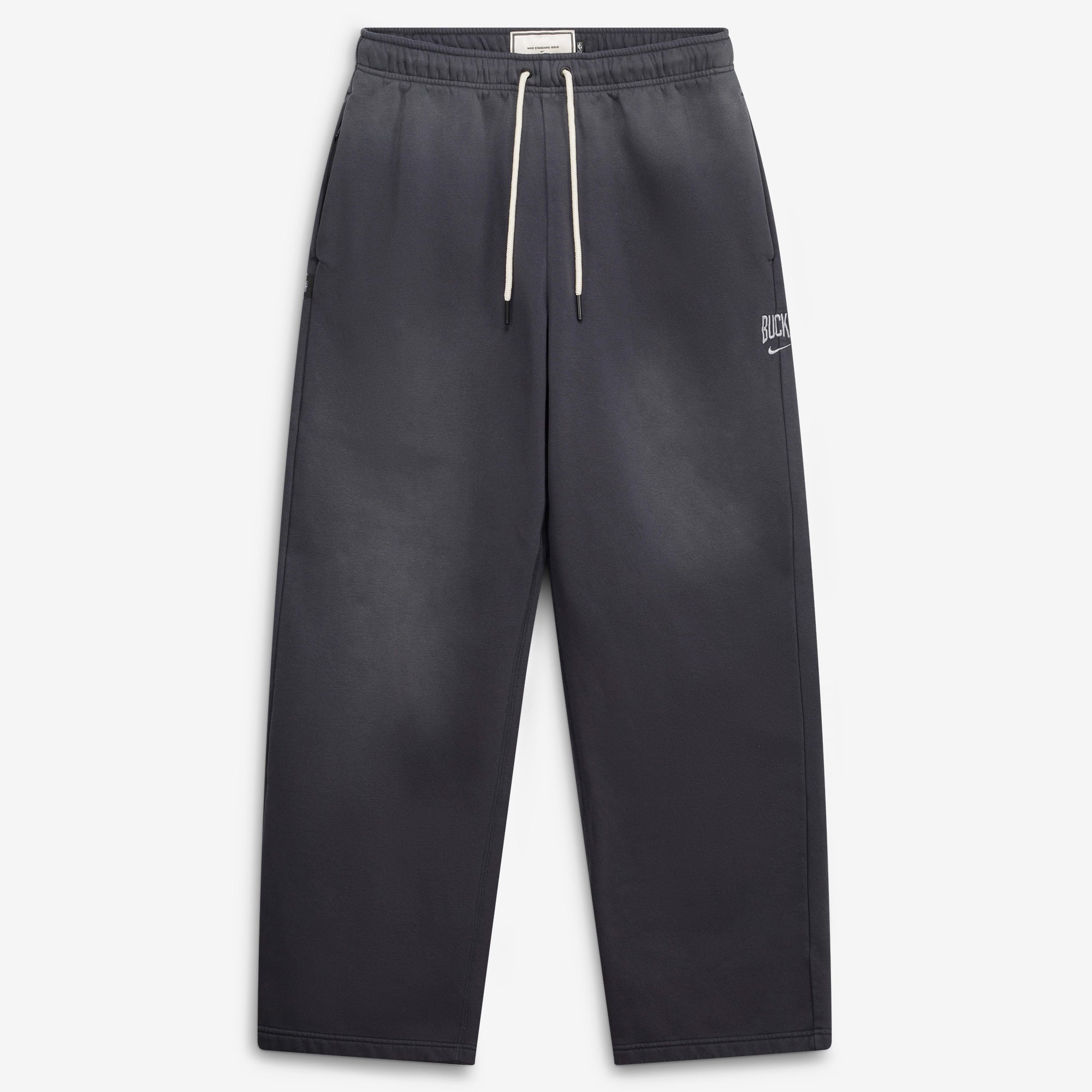 Pantalon de voyage en molleton lavé Nike pour homme, coloris anthracite, Milwaukee Bucks 2026 Standard Issue
