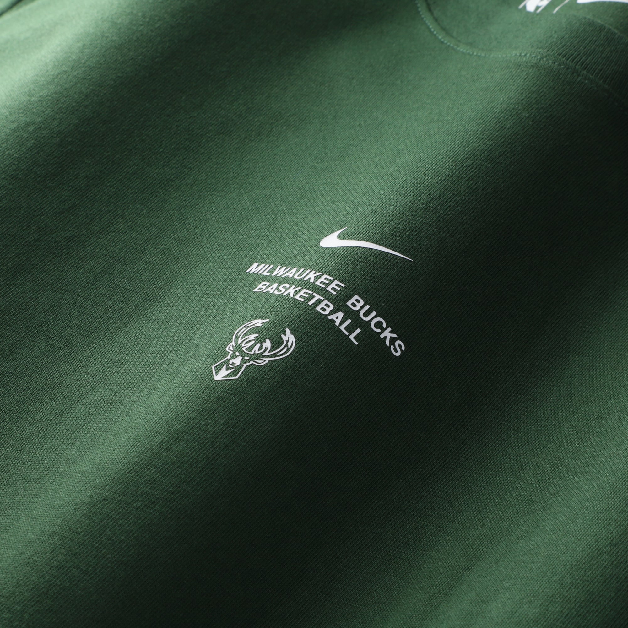T-shirt d'entraînement Nike Hunter Green Milwaukee Bucks 2026 Standard Issue pour homme