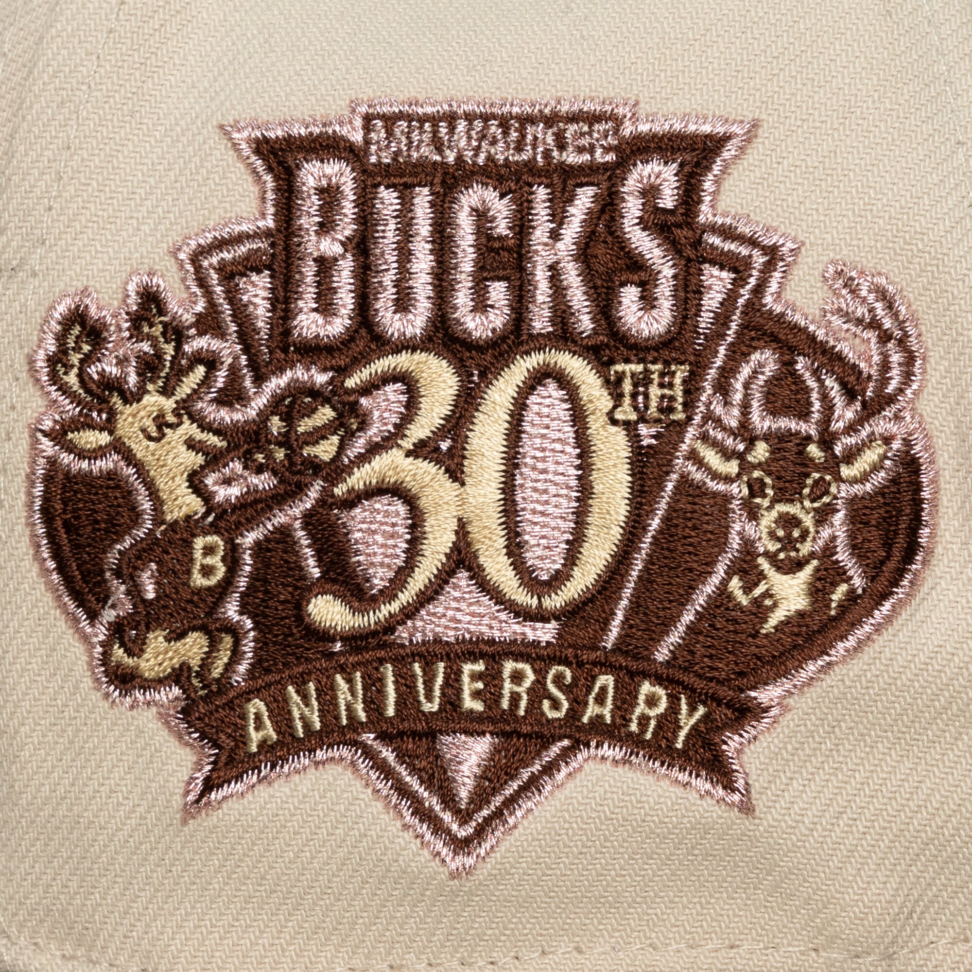 Casquette unisexe Mitchell & Ness crème Milwaukee Bucks Hardwood Classics rose automne Pro