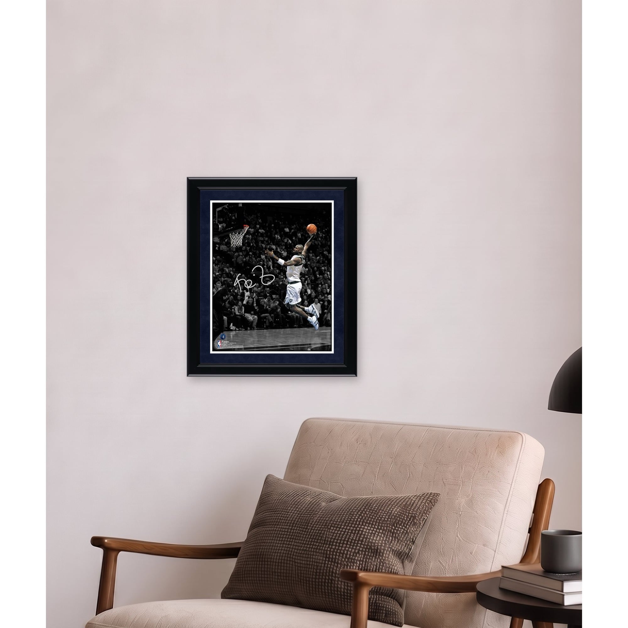 Photographie autographiée de 11"x 14" de Kevin Garnett par les Timberwolves du Minnesota