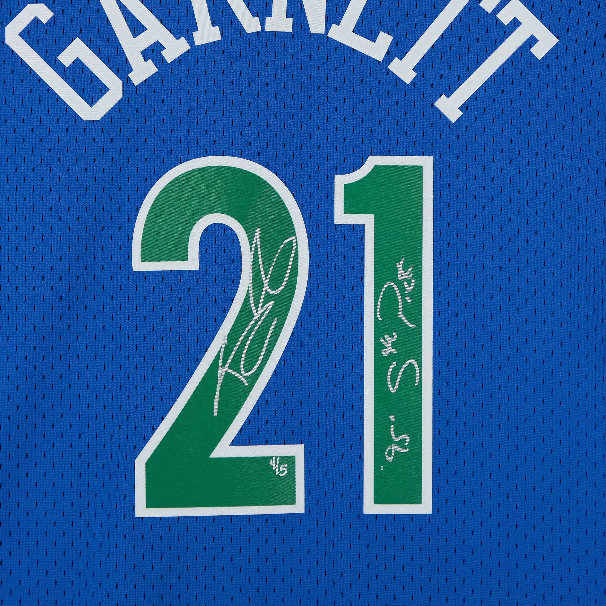 Maillot Swingman bleu Mitchell & Ness 1995-96 autographié par Kevin Garnett des Minnesota Timberwolves, avec inscription « 5e choix de draft 1995 » - Édition limitée à 5 exemplaires