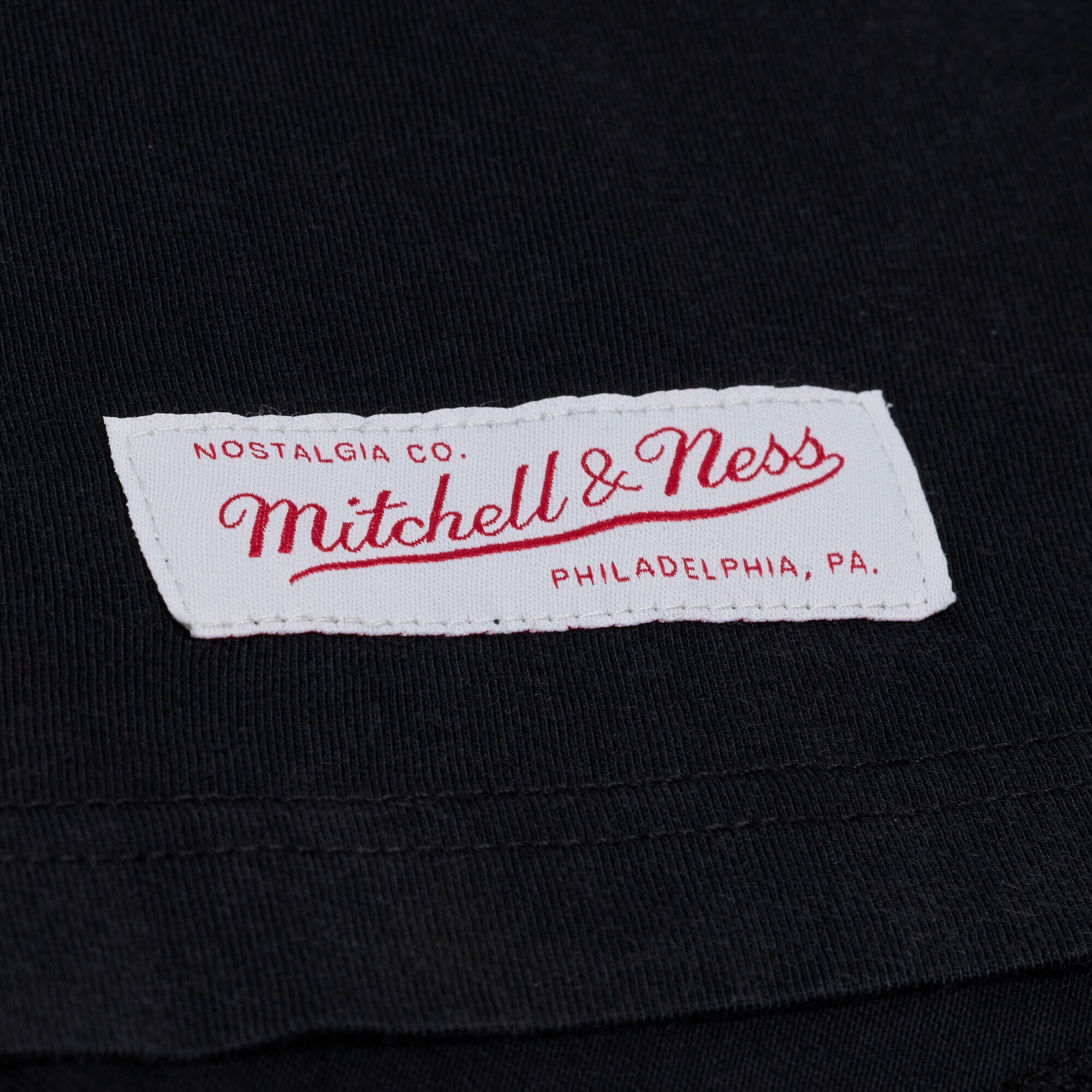 T-shirt graphique noir Mitchell & Ness pour homme, motif Minnesota Timberwolves.