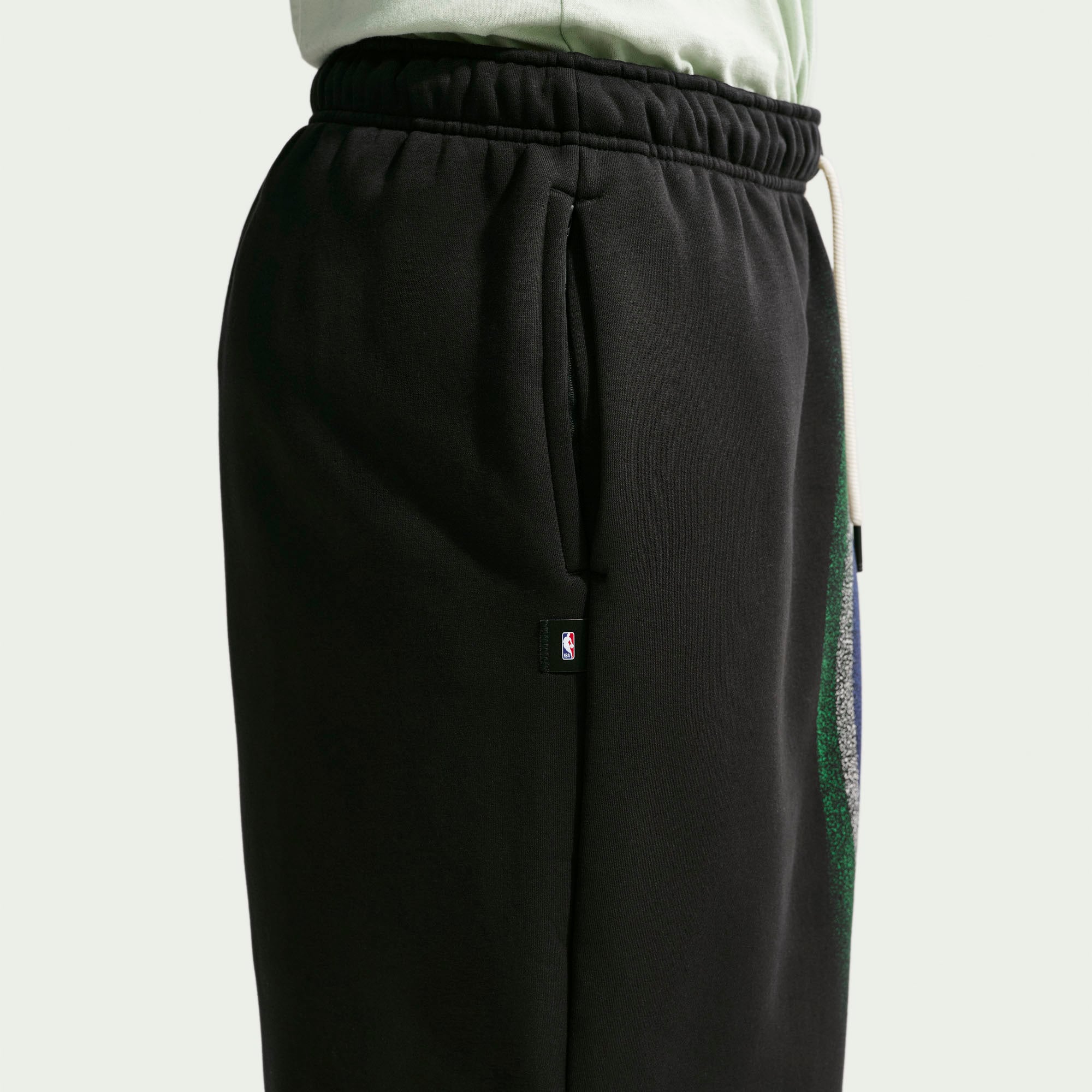 Short de sport Nike Timberwolves Minnesota Standard Issue 2026 pour homme, en polaire noire.
