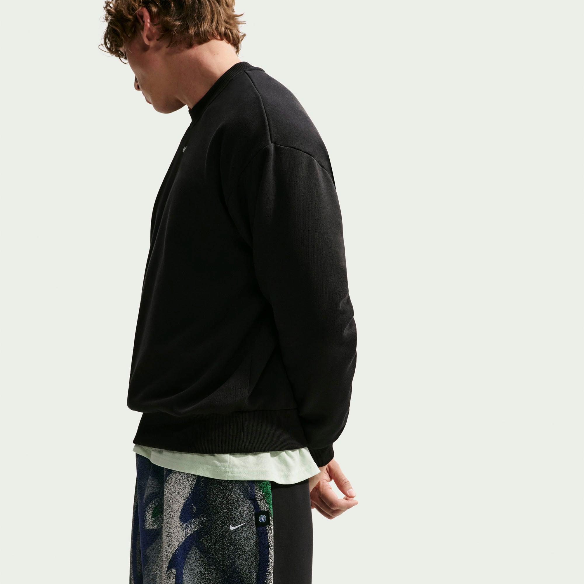 Short de sport Nike Timberwolves Minnesota Standard Issue 2026 pour homme, en polaire noire.