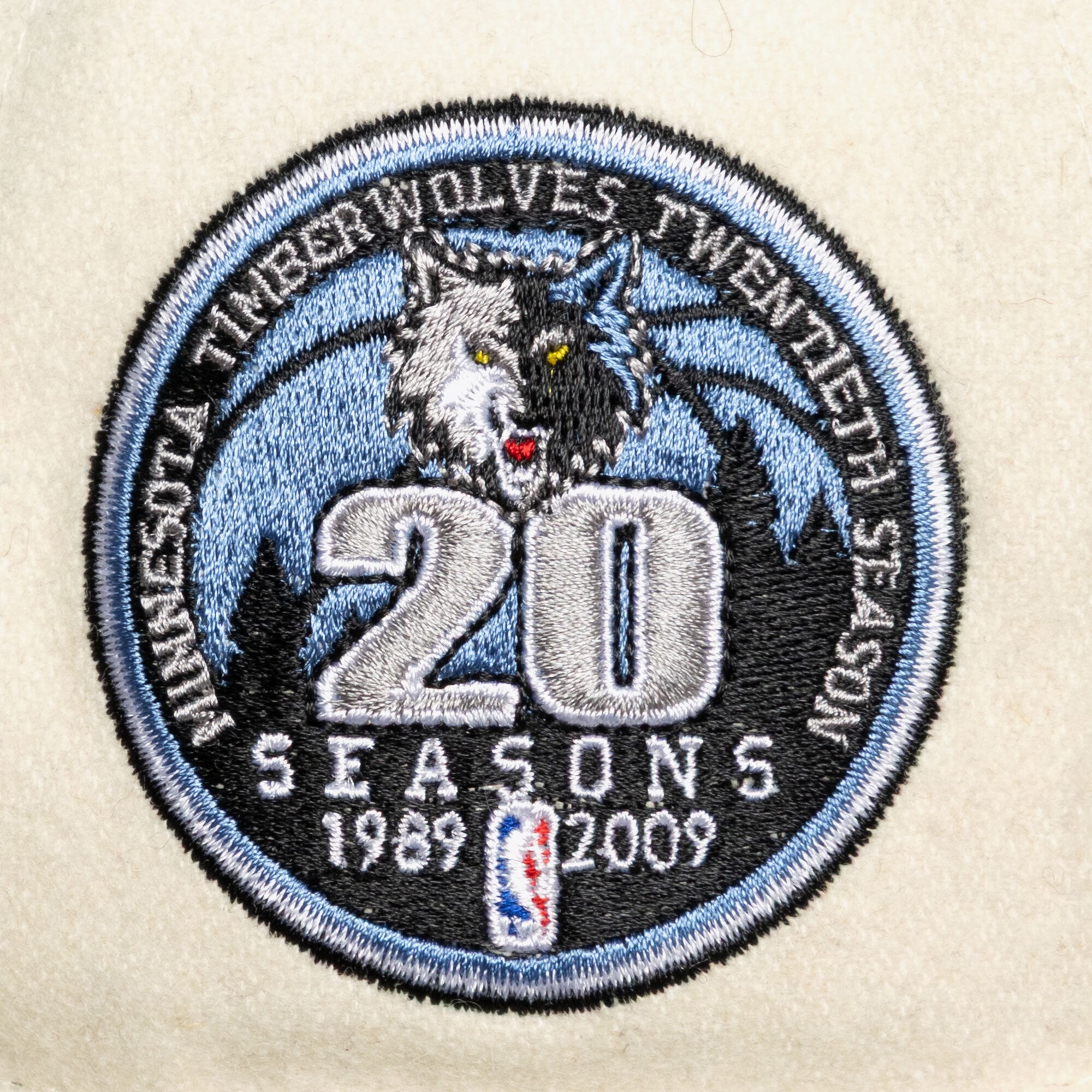 Casquette unisexe Mitchell & Ness crème Minnesota Timberwolves Team Pro ajustable