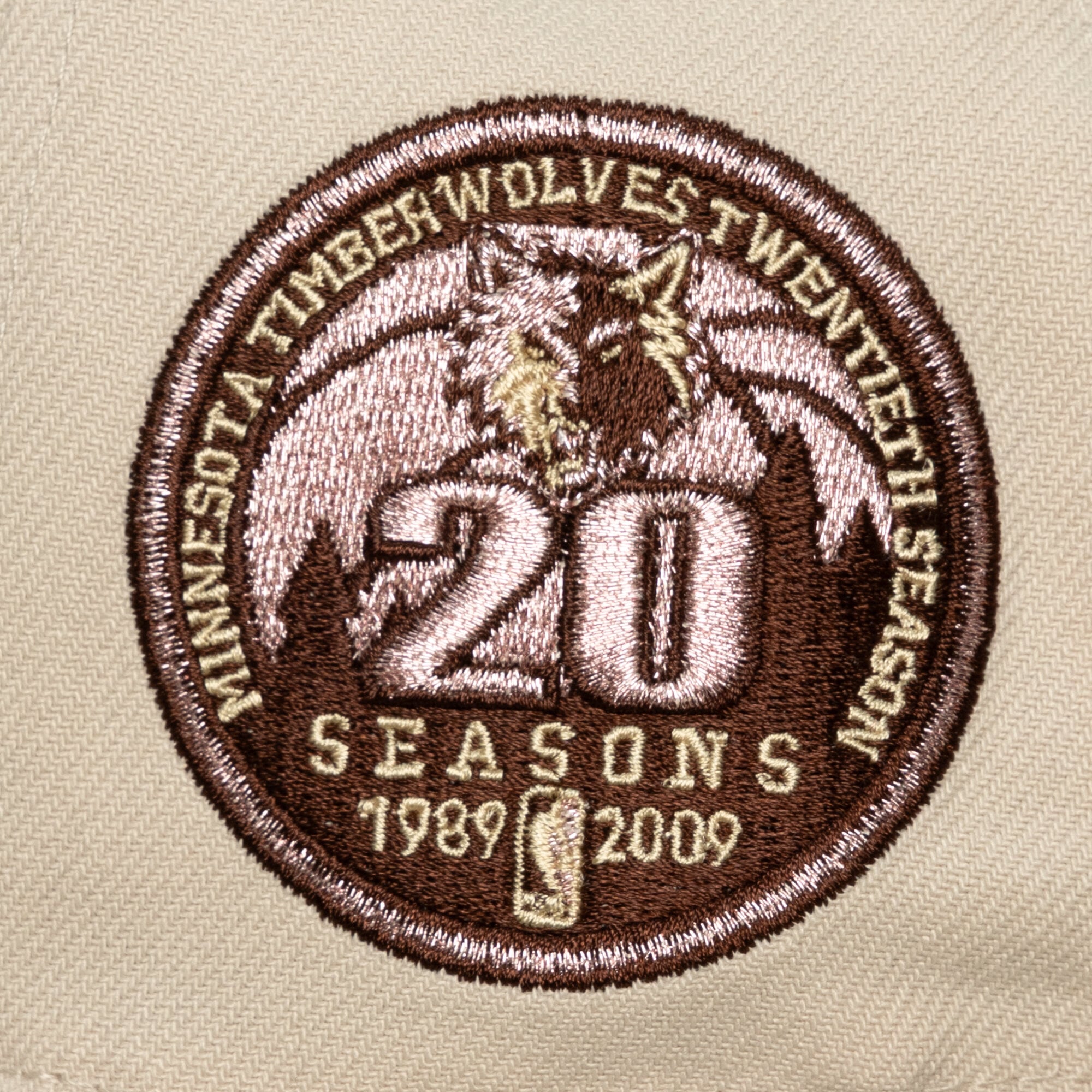 Casquette unisexe Mitchell & Ness Crème Minnesota Timberwolves Hardwood Classics Automne Rose Pro