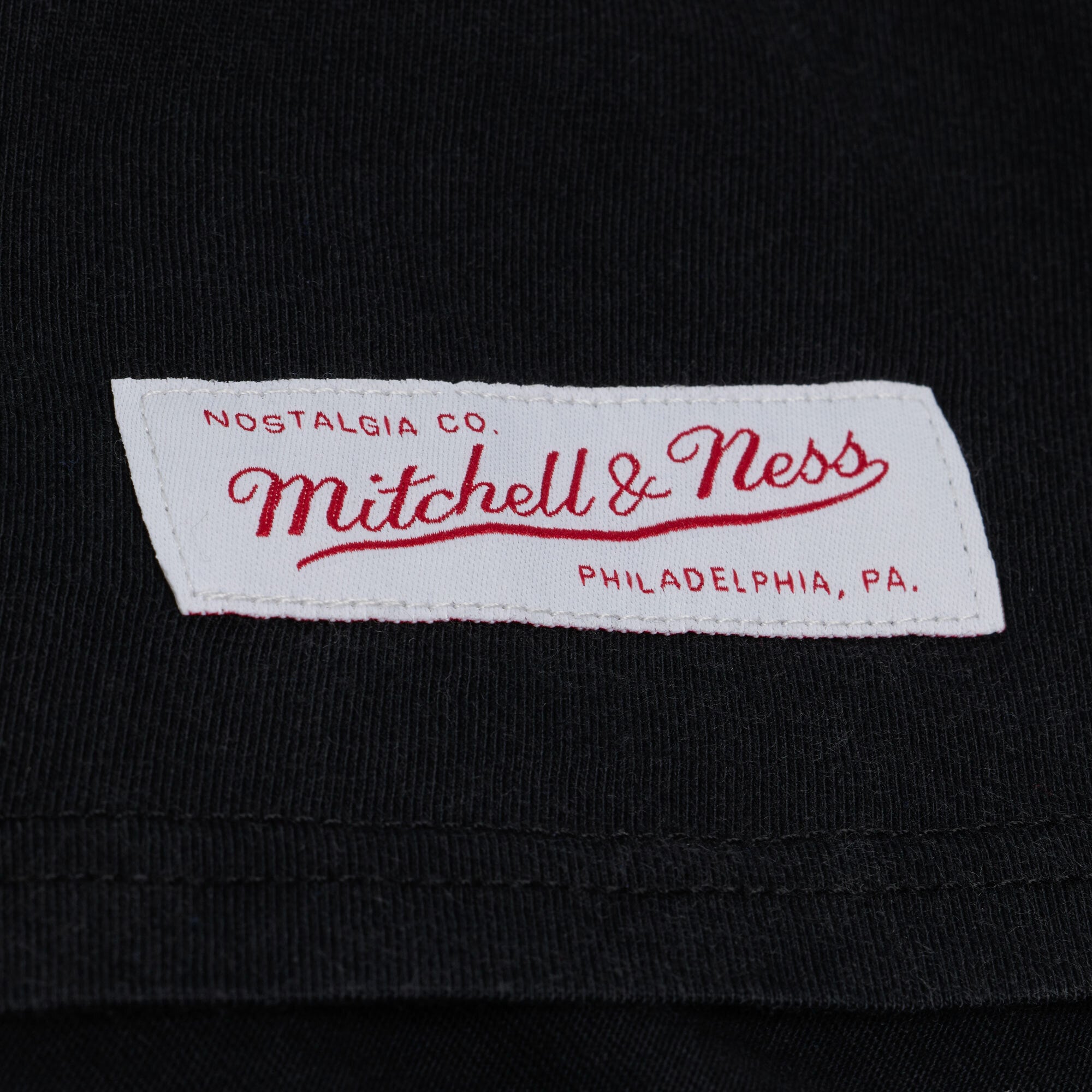 T-shirt court à imprimé graphique noir Mitchell & Ness Minnesota Timberwolves pour femme
