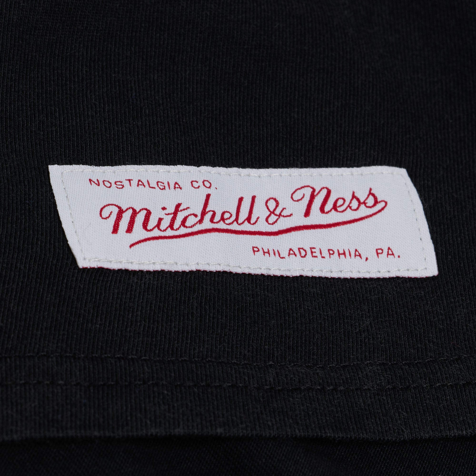 T-shirt court à imprimé graphique noir Mitchell & Ness Minnesota Timberwolves pour femme