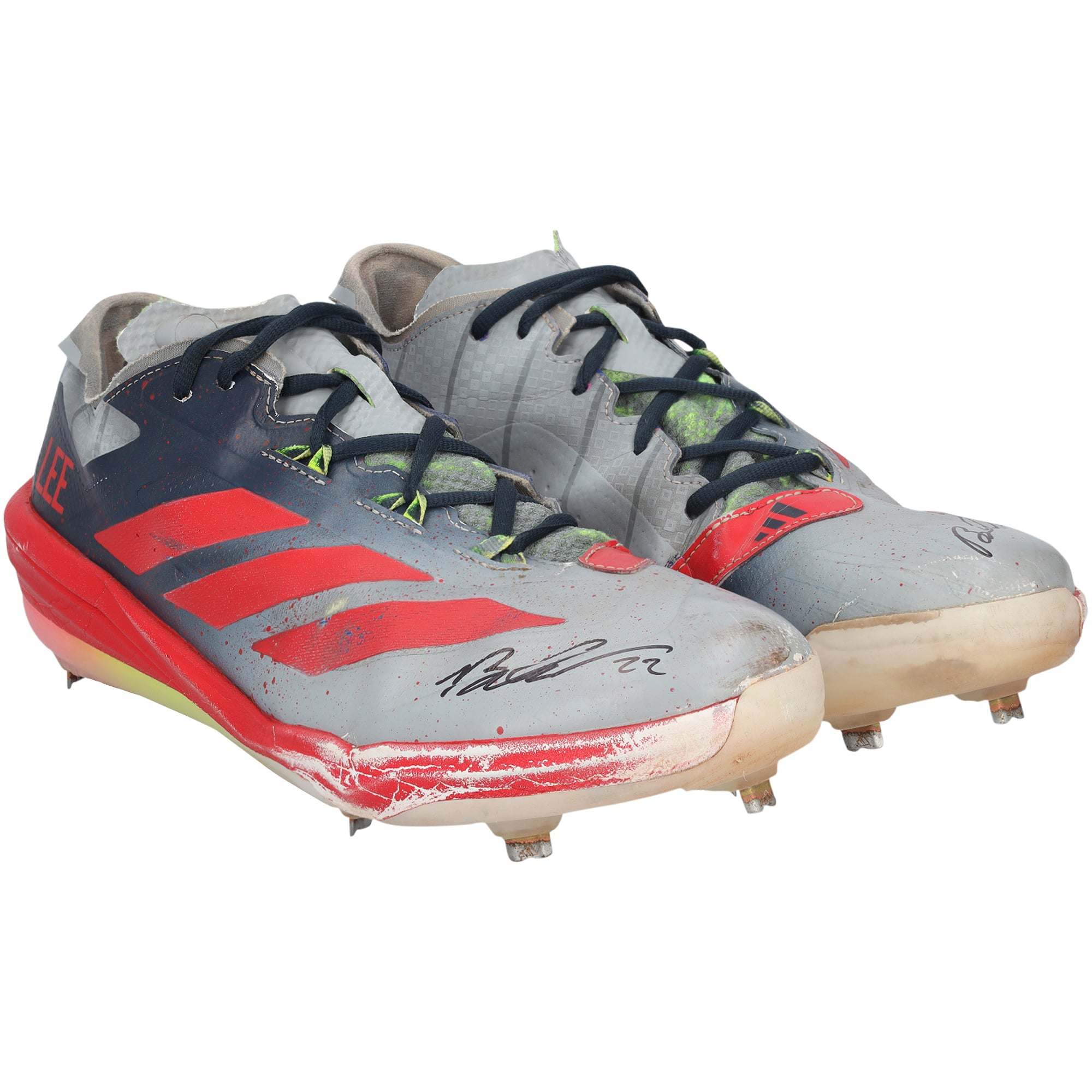 Crampons adidas gris et rouges autographiés par Brooks Lee, portés en match par les Twins du Minnesota lors de la saison 2024 de la MLB.
