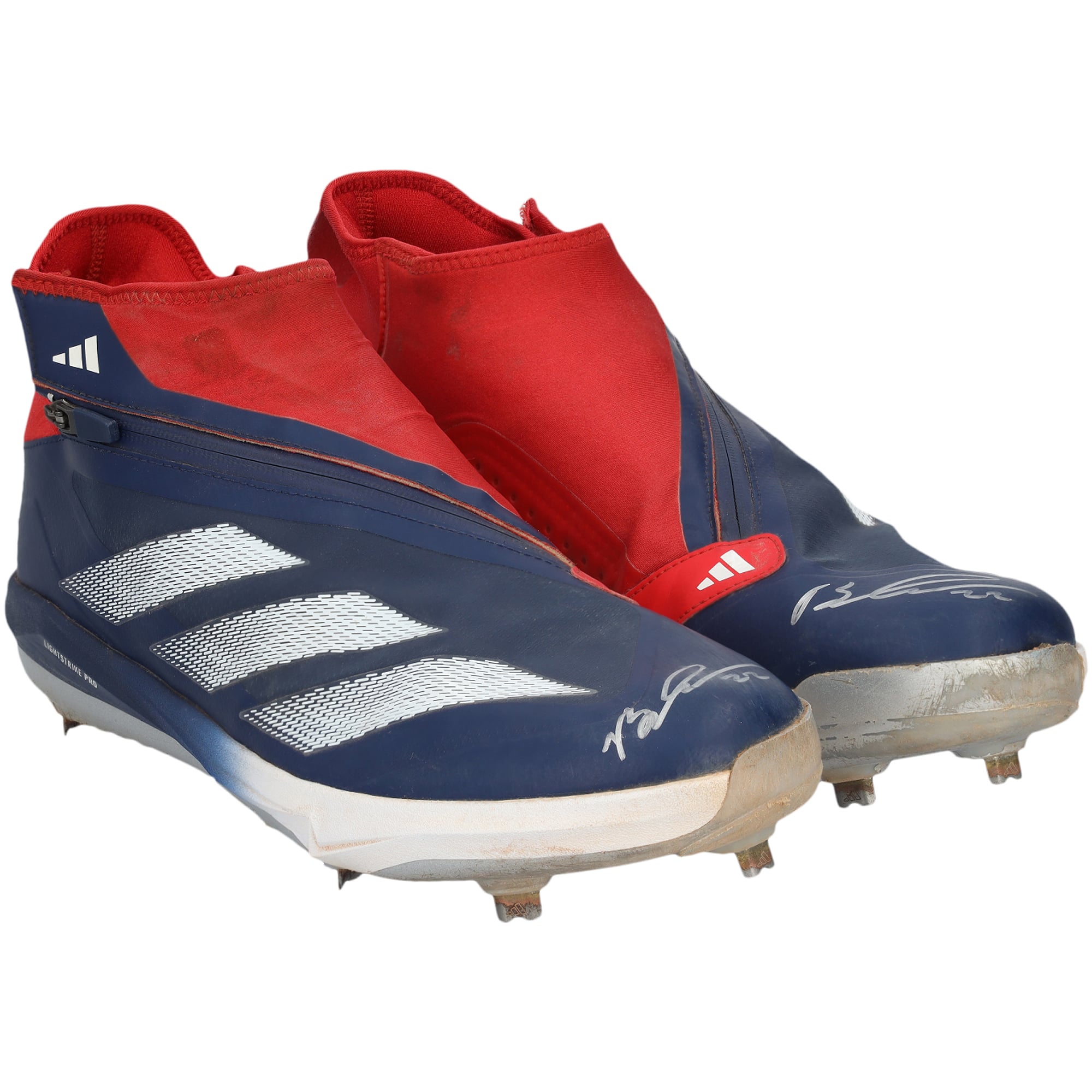 Crampons adidas bleu marine et rouge autographiés par Brooks Lee, portés en match par les Twins du Minnesota lors de la saison 2024 de la MLB.