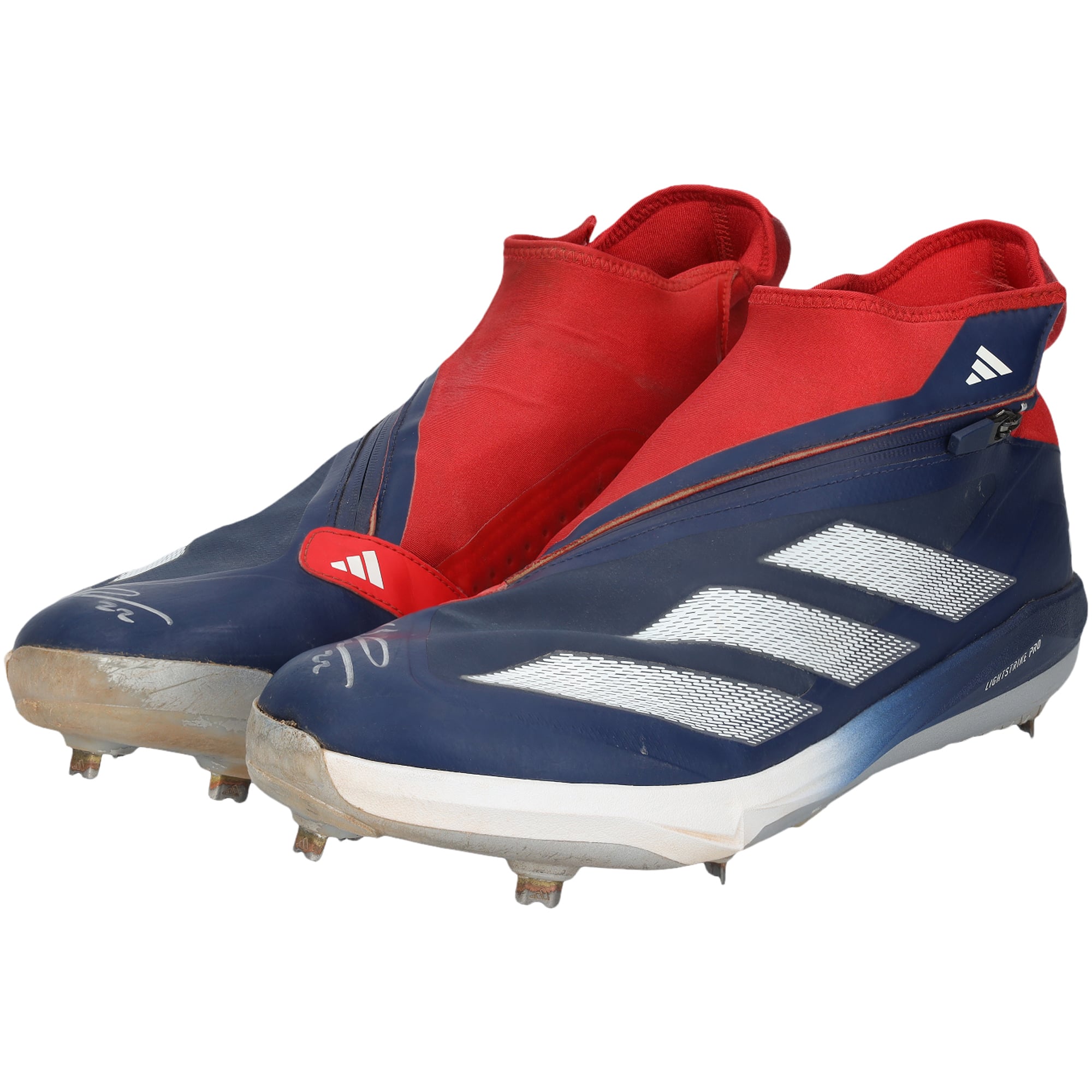 Crampons adidas bleu marine et rouge autographiés par Brooks Lee, portés en match par les Twins du Minnesota lors de la saison 2024 de la MLB.