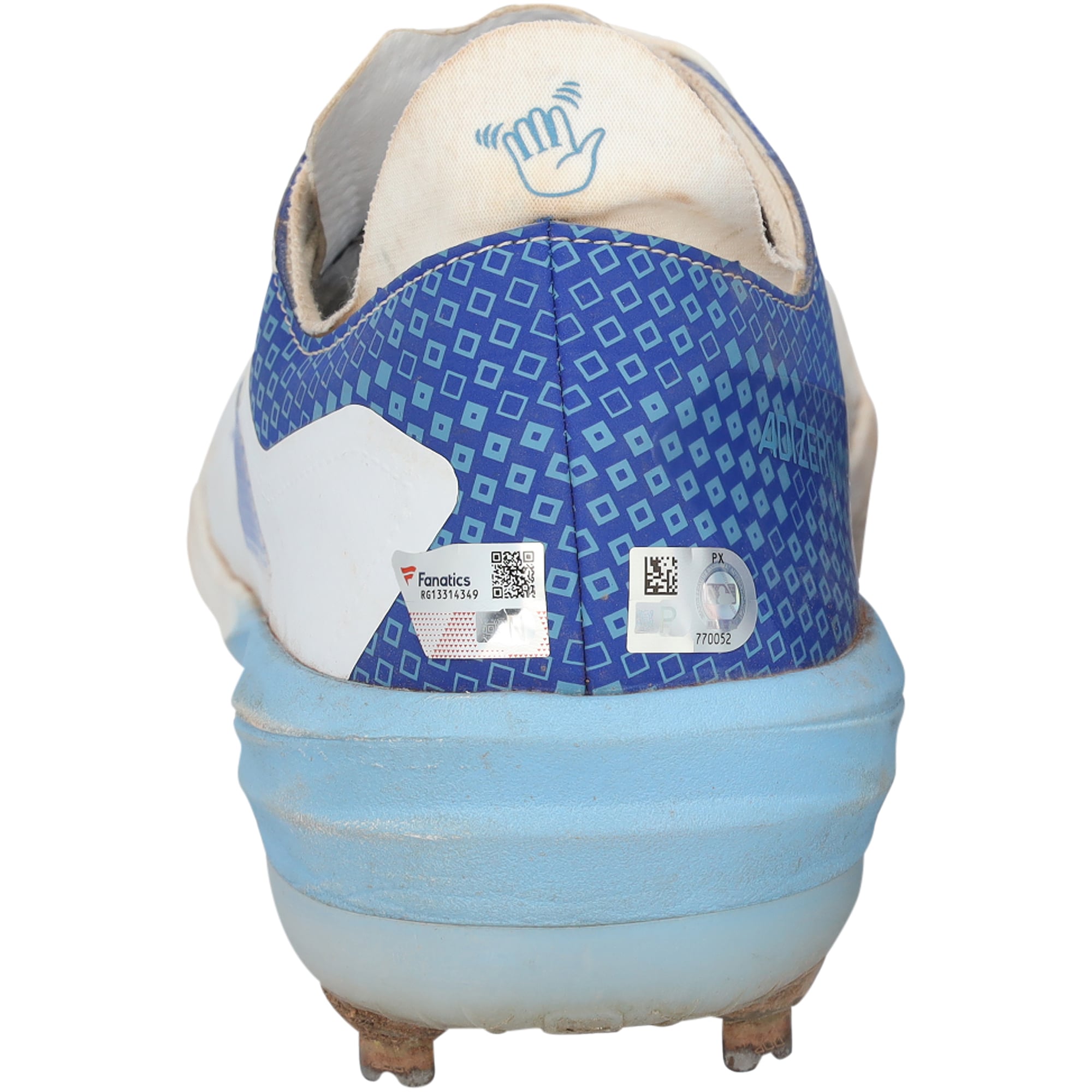 Crampons adidas blancs et bleus autographiés par Brooks Lee