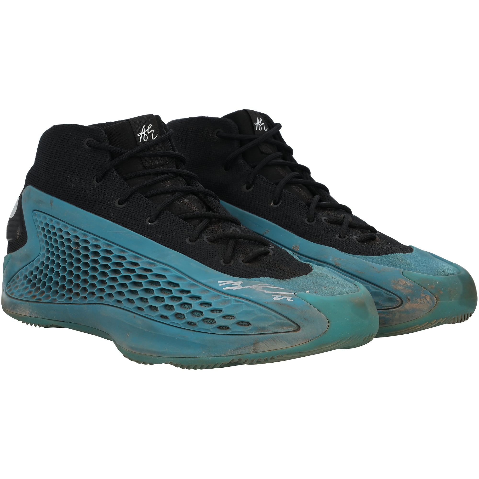 Chaussures adidas noires et turquoise portées par Brooks Lee, joueur des Minnesota Twins, lors de la saison 2024 de la MLB et autographiées par ce dernier.