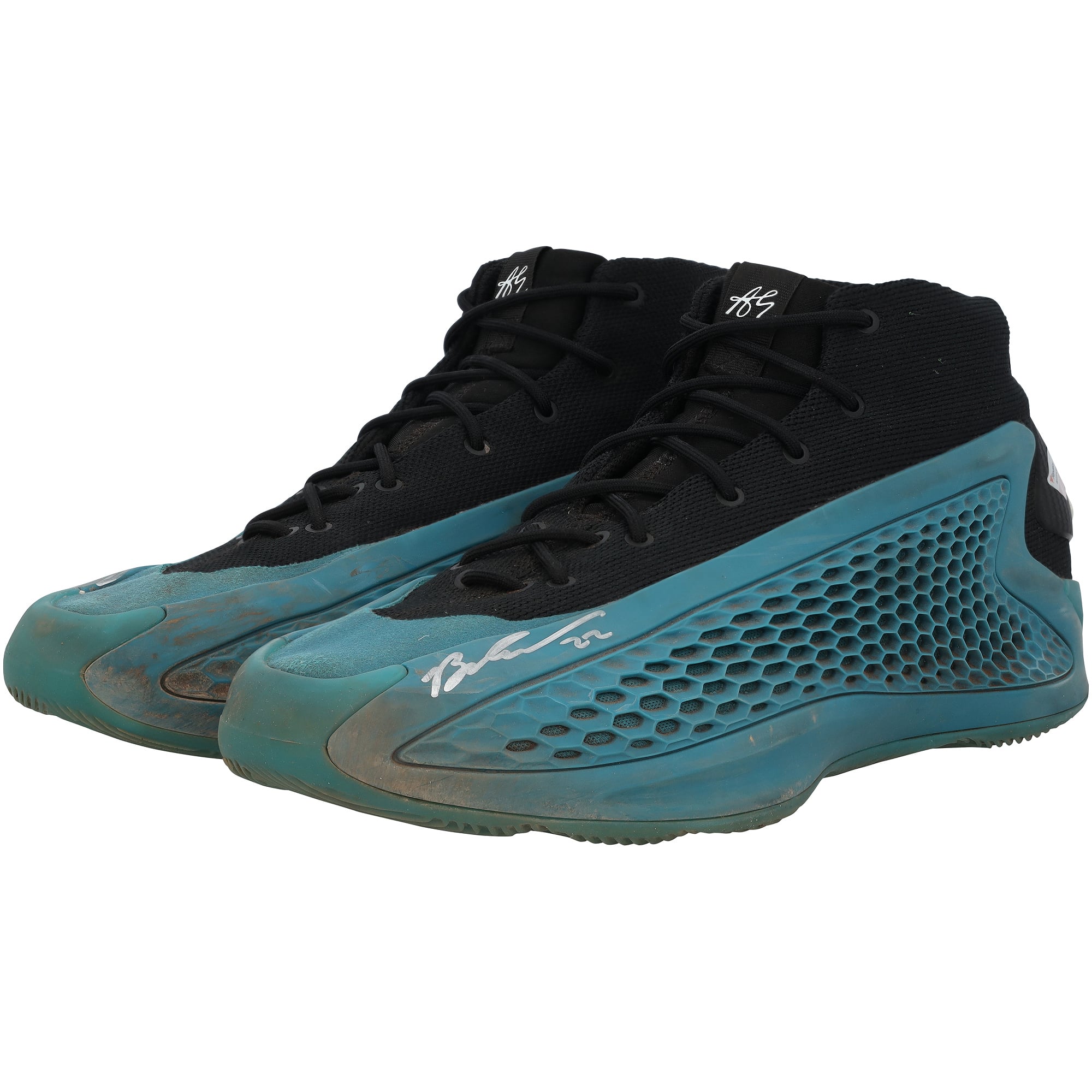 Chaussures adidas noires et turquoise portées par Brooks Lee, joueur des Minnesota Twins, lors de la saison 2024 de la MLB et autographiées par ce dernier.