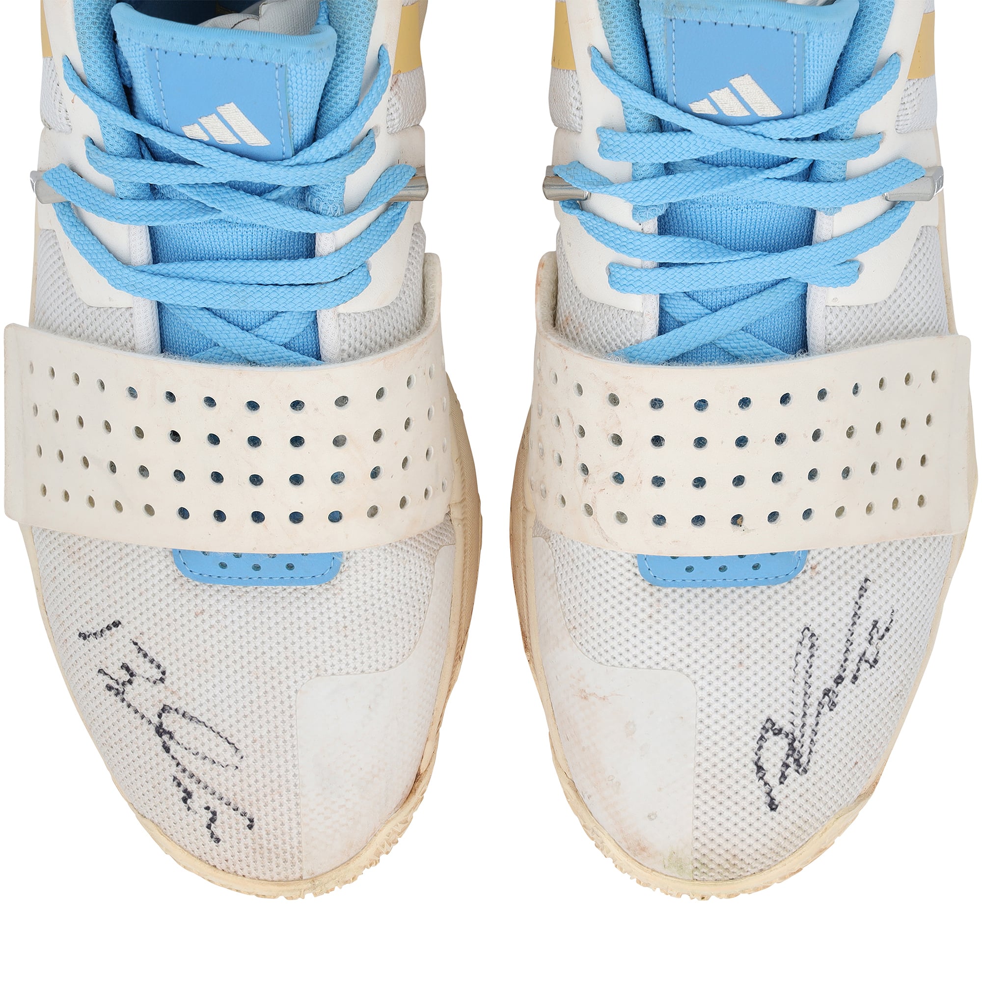 Chaussures blanches adidas autographiées et portées par Brooks Lee, joueur des Minnesota Twins, lors de la saison 2024 de la MLB.