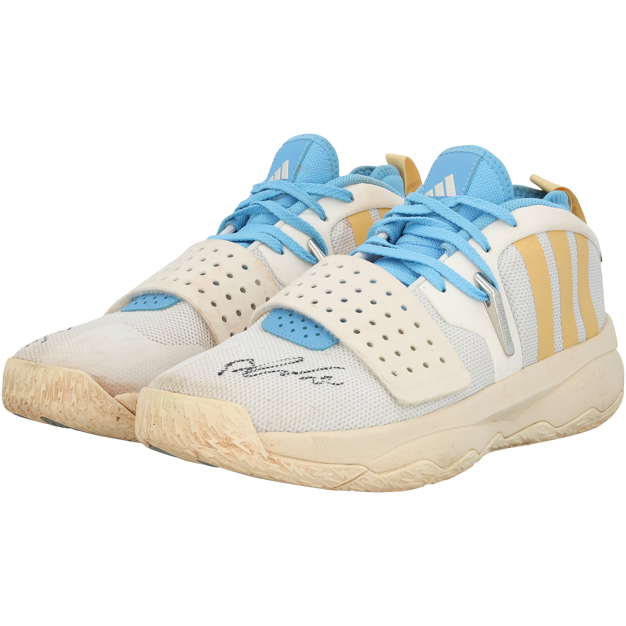 Chaussures blanches adidas autographiées et portées par Brooks Lee, joueur des Minnesota Twins, lors de la saison 2024 de la MLB.