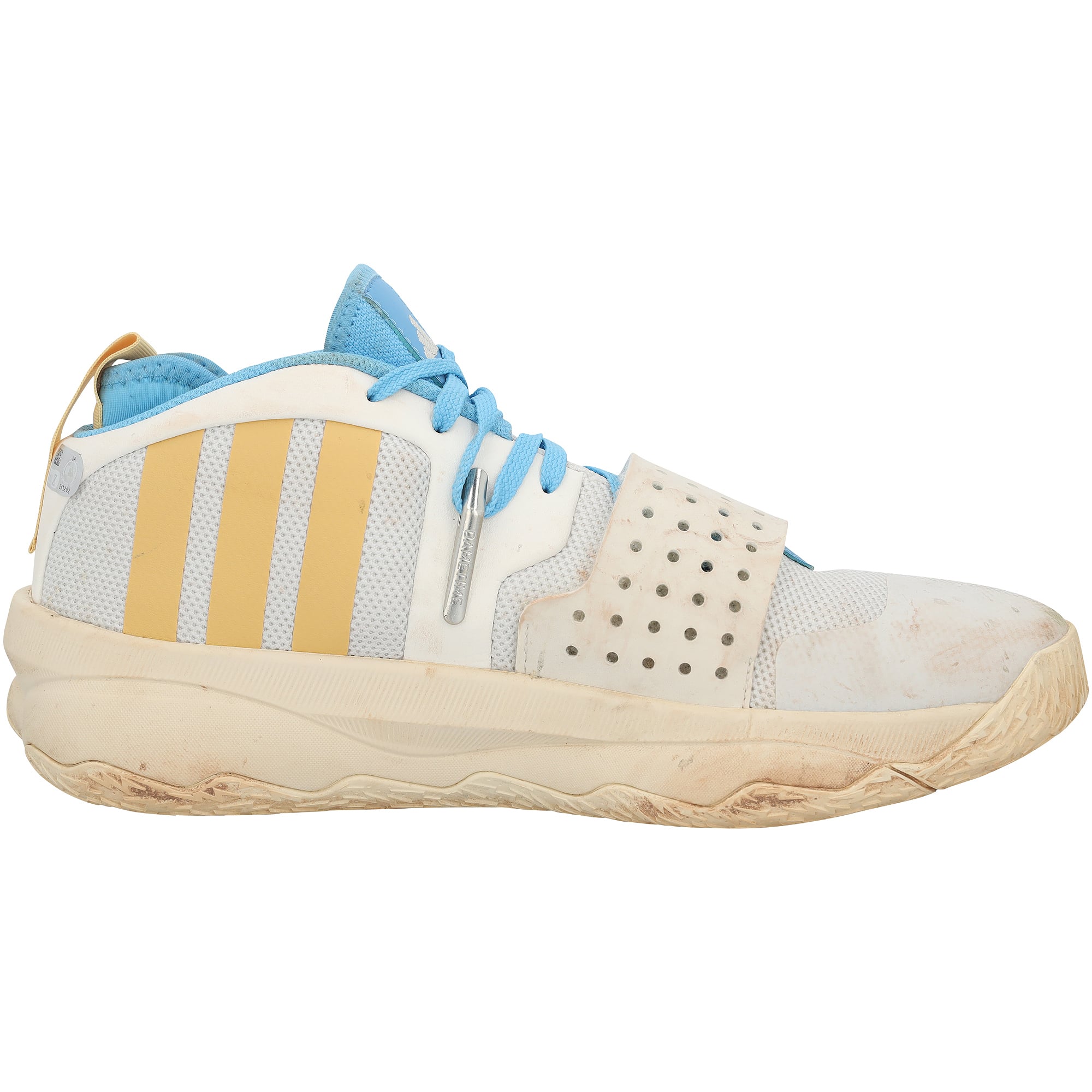 Chaussures blanches adidas autographiées et portées par Brooks Lee, joueur des Minnesota Twins, lors de la saison 2024 de la MLB.