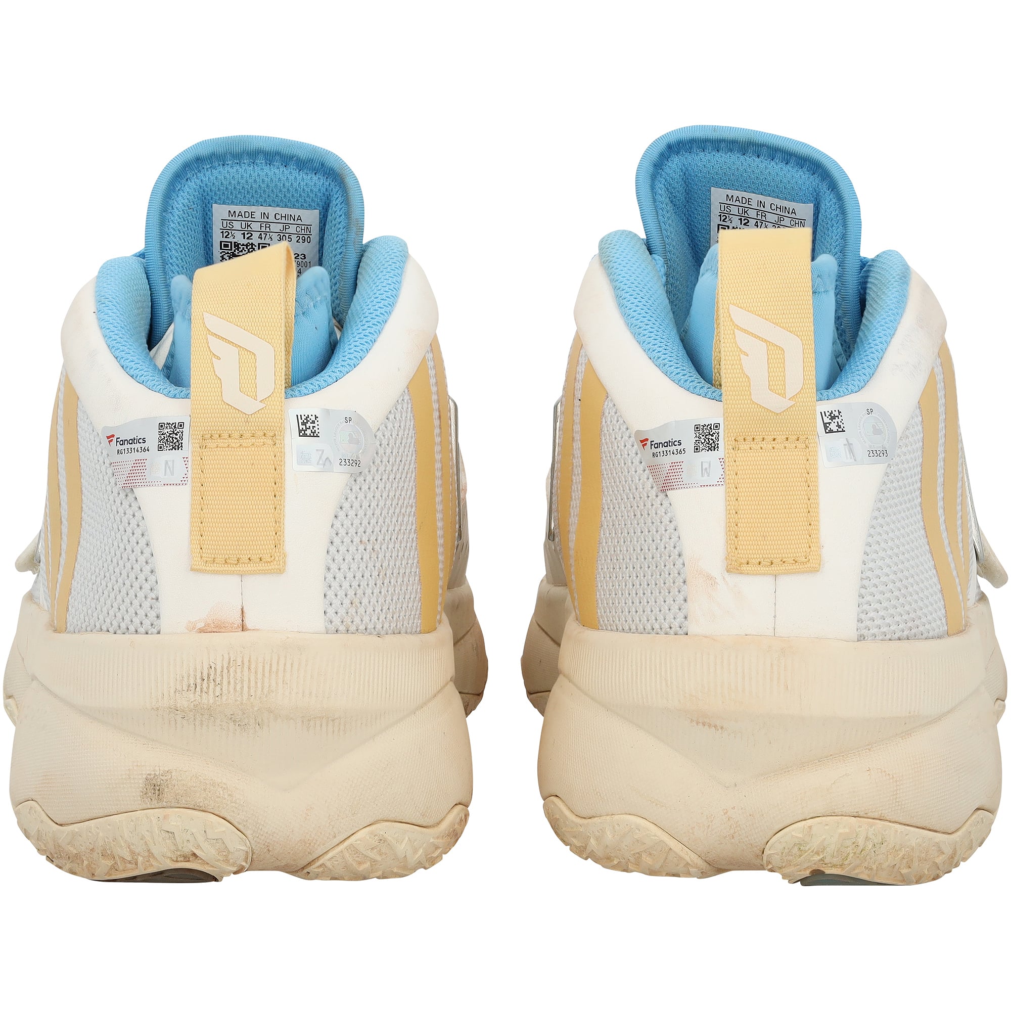 Chaussures blanches adidas autographiées et portées par Brooks Lee, joueur des Minnesota Twins, lors de la saison 2024 de la MLB.