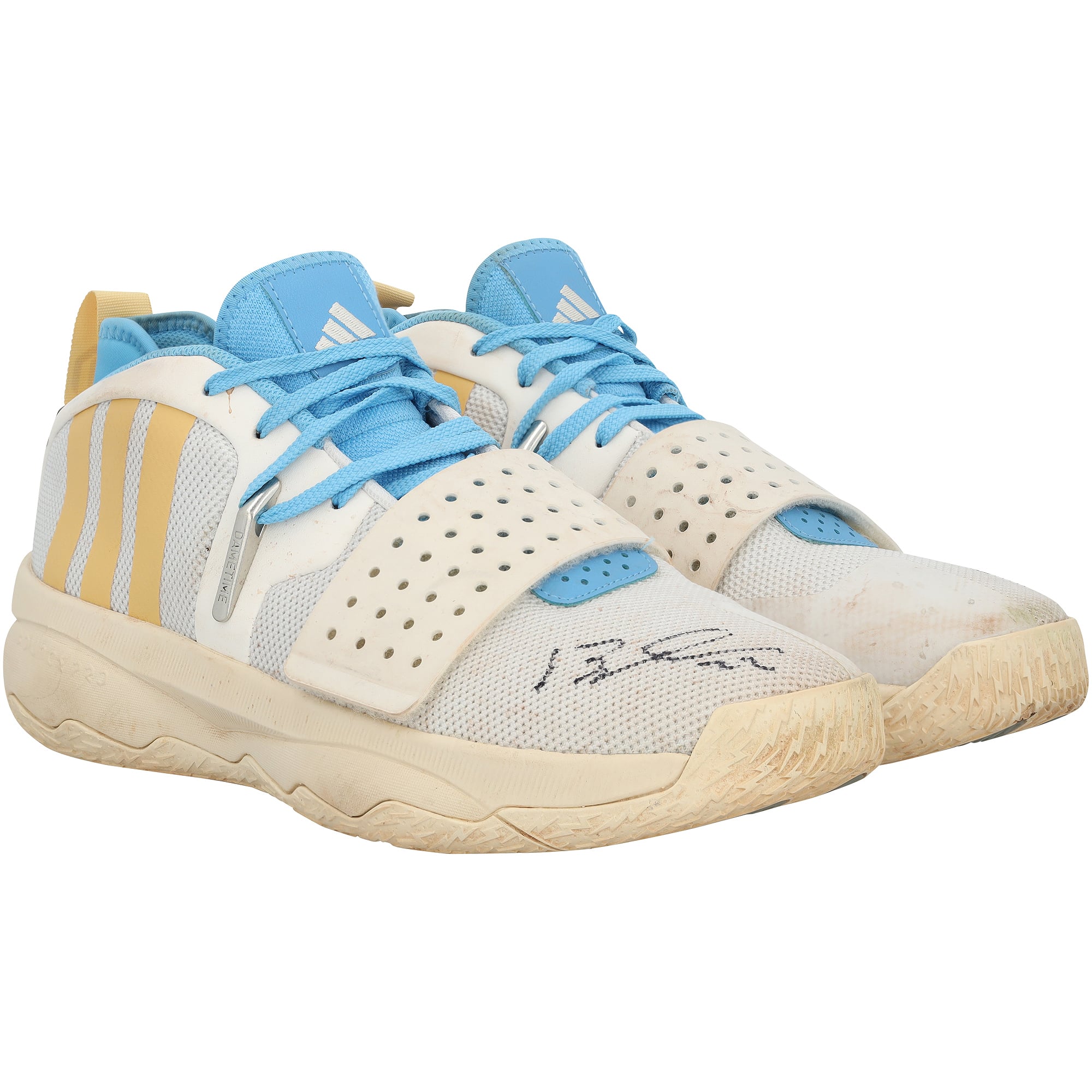 Chaussures blanches adidas autographiées et portées par Brooks Lee, joueur des Minnesota Twins, lors de la saison 2024 de la MLB.