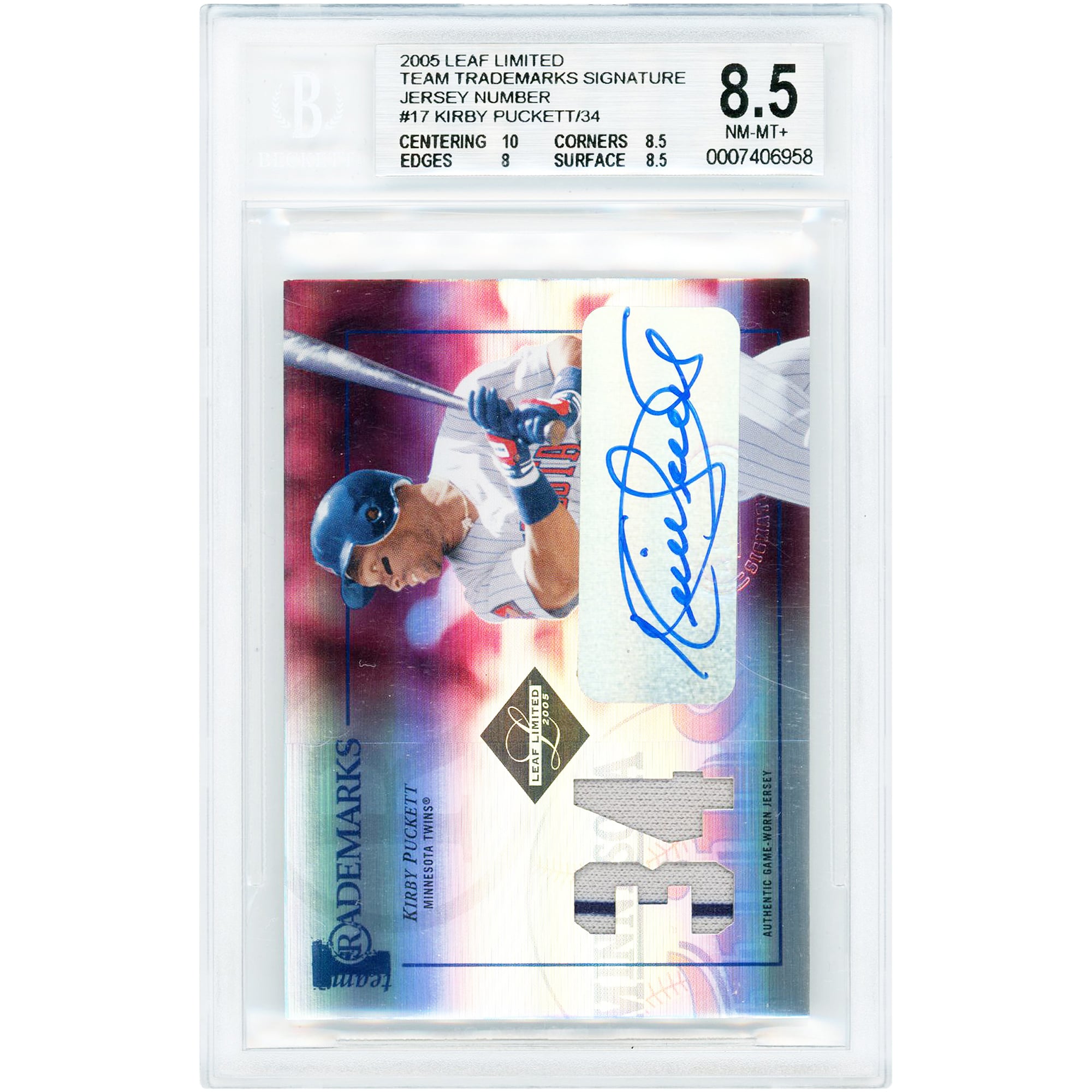 Carte autographiée par Kirby Puckett (Minnesota Twins), édition limitée Donruss Leaf 2005, relique de maillot bicolore porté en match, avec marques de l'équipe (n° TT-17, n° 27/34), authentifiée par BGS (note 8,5/10 - sous-notes : 10, 8,5, 8, 8,5).