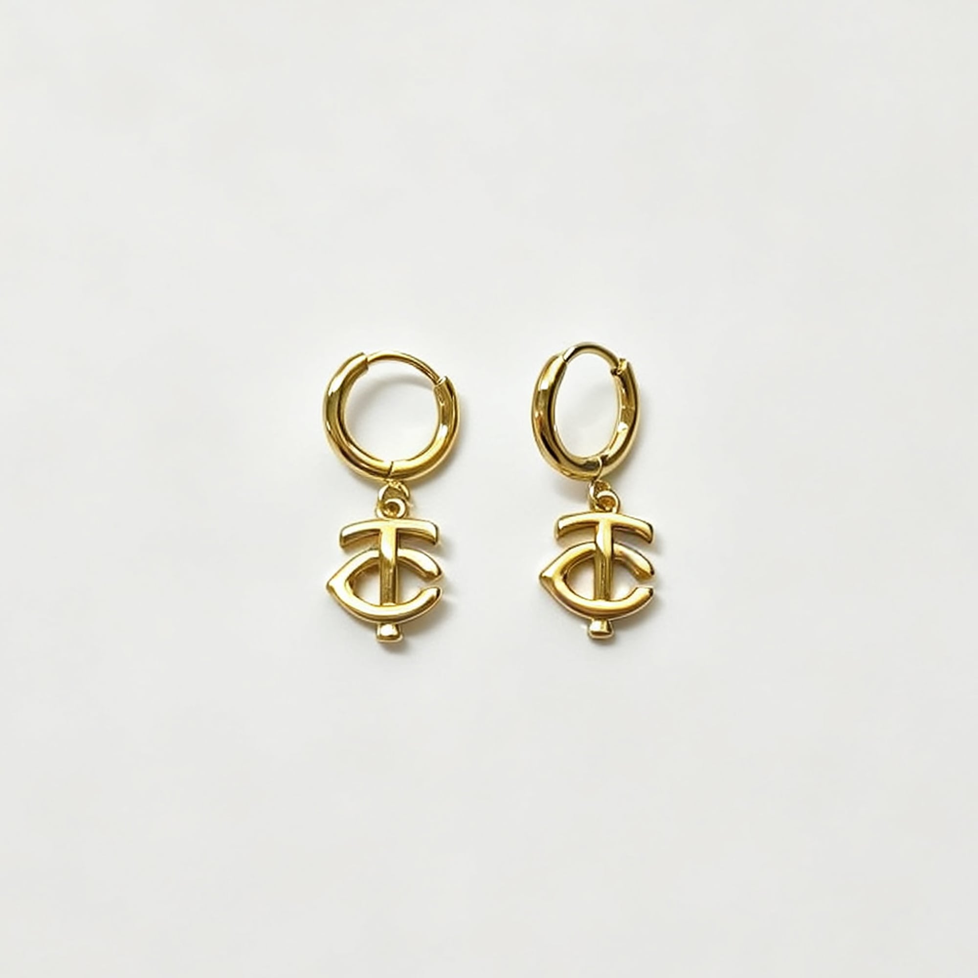 Boucles d'oreilles créoles LUV AJ Minnesota Twins avec logo.