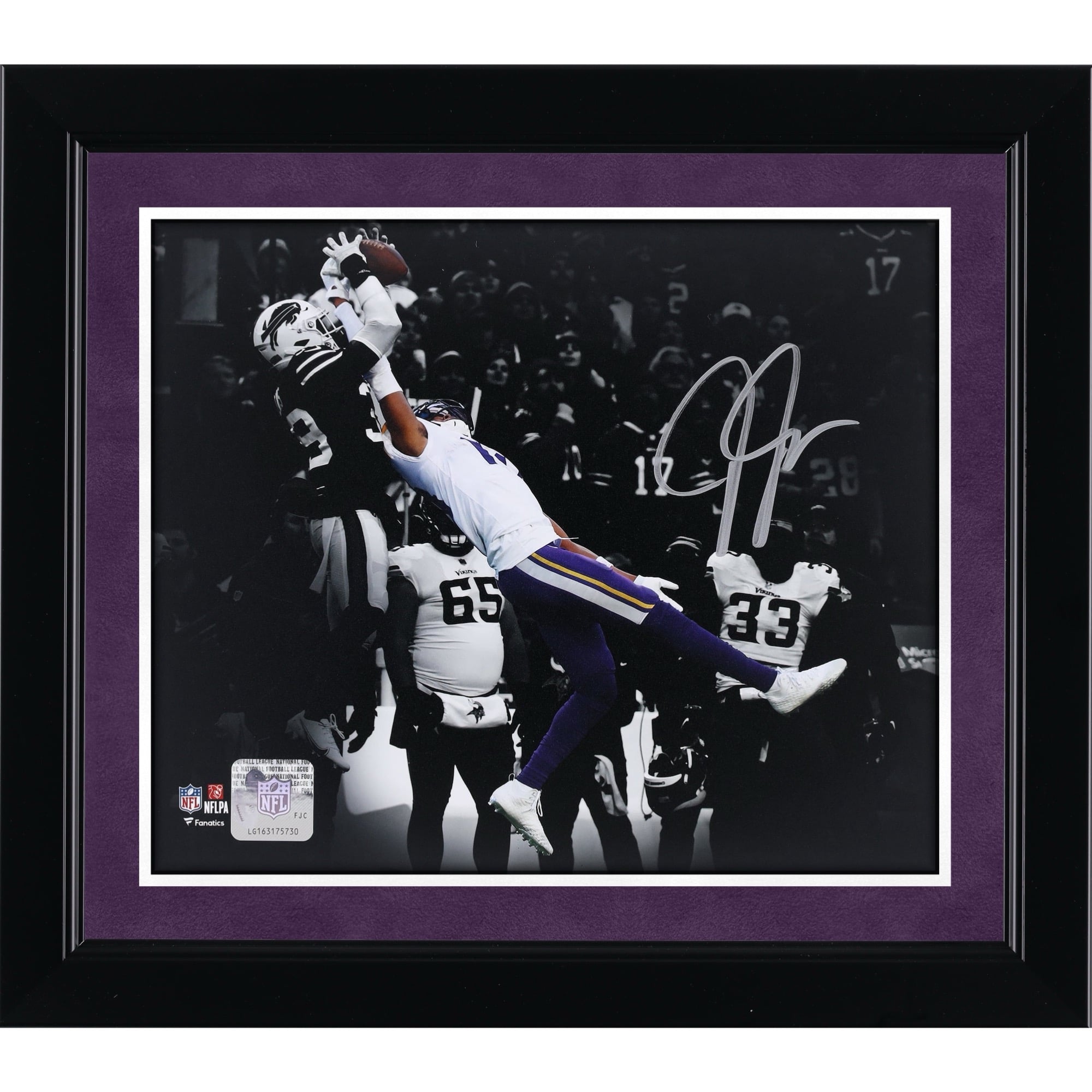 Photo dédicacée par Justin Jefferson (Vikings du Minnesota) - 20 x 25 cm - « Spotlight Catch » contre les Bills - Signature à l'encre argentée