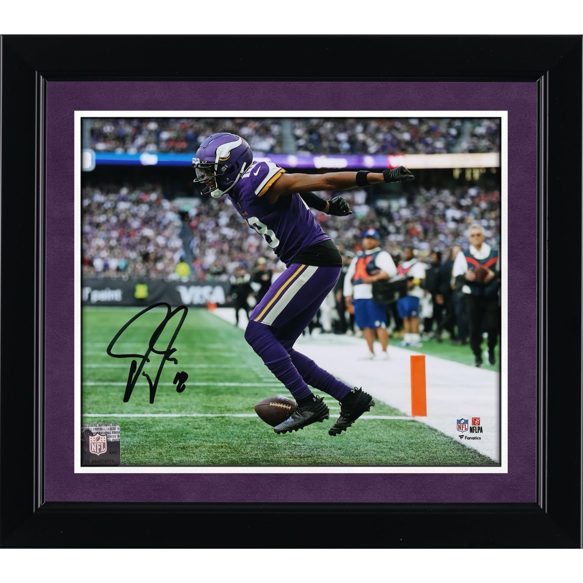 Photographie autographiée de Justin Jefferson des Minnesota Vikings, Purple Griddy, 8"x 10"