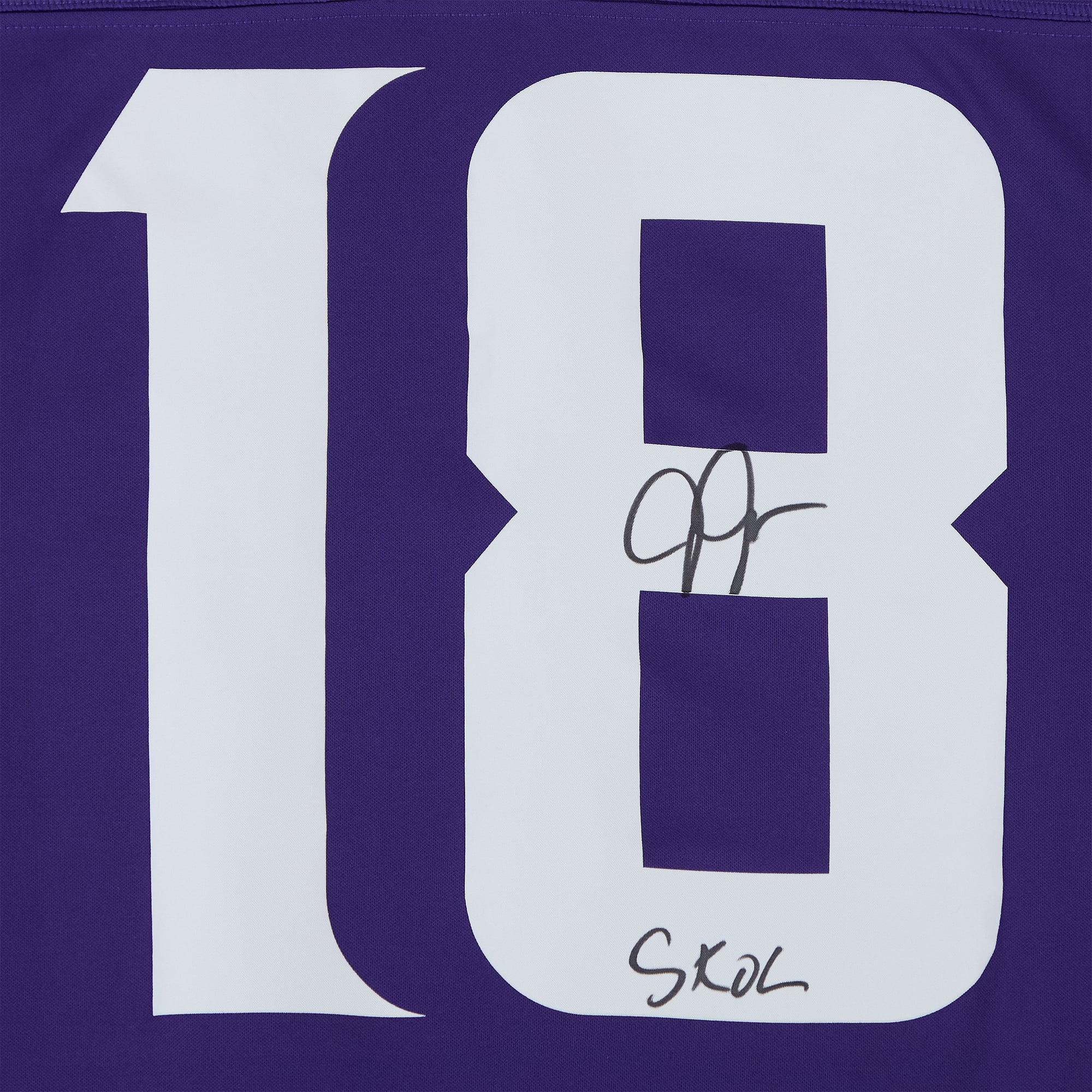 Maillot Nike violet en édition limitée, autographié par Justin Jefferson des Vikings du Minnesota, avec inscription « SKOL ».