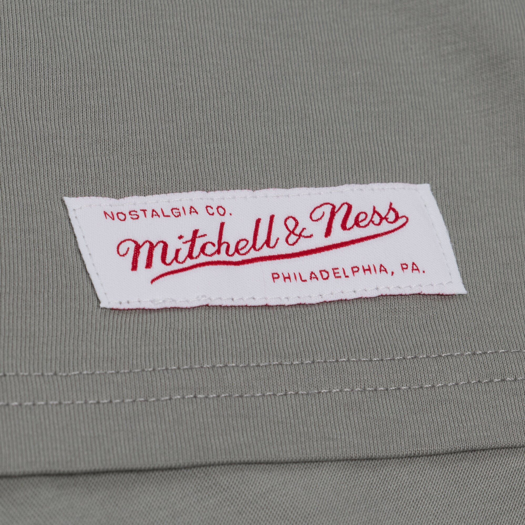 T-shirt à manches courtes Mitchell & Ness gris Minnesota Vikings Core Essentials Street Graphic pour homme