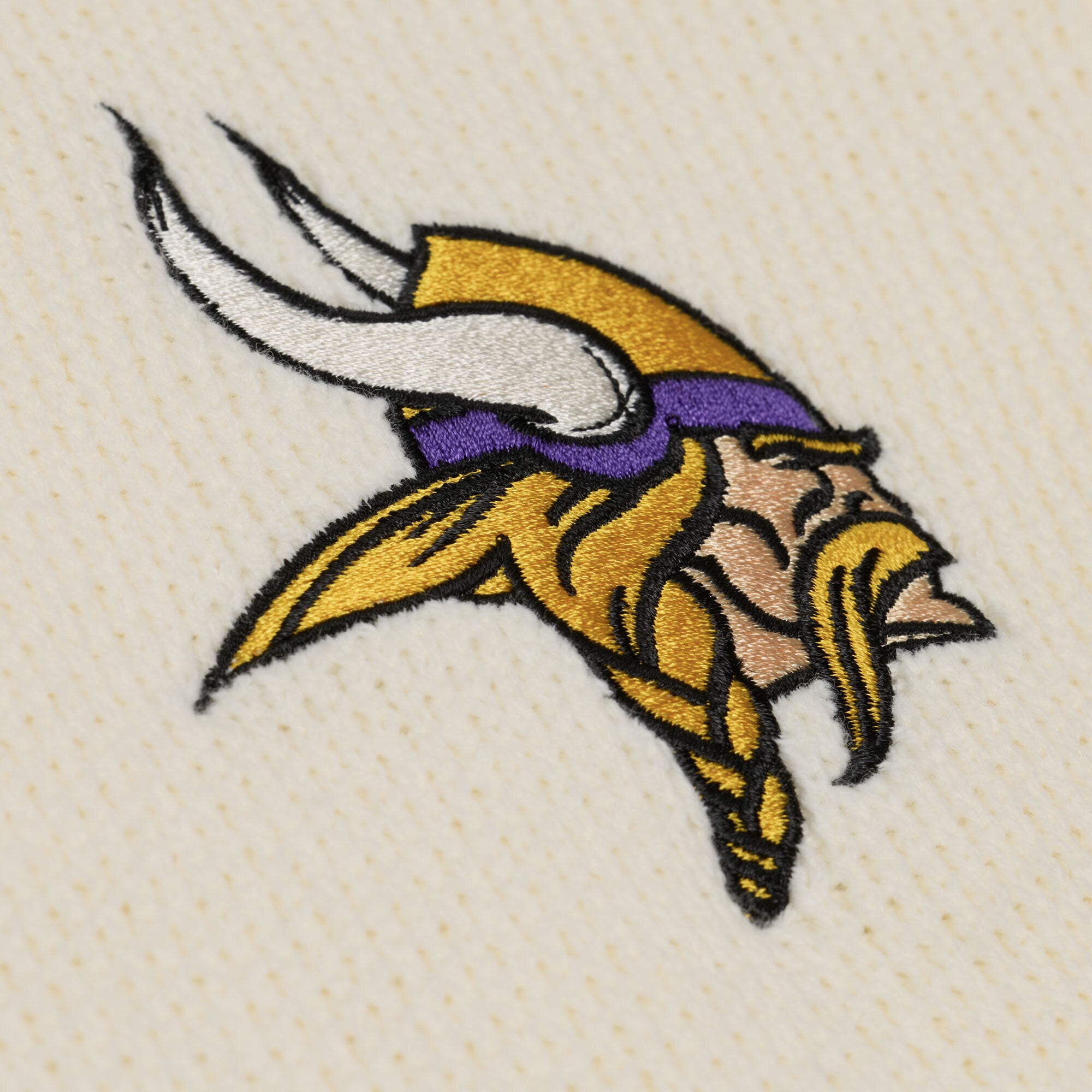 Gilet sans manches Mitchell & Ness crème pour femme, motif rétro Minnesota Vikings, col en V