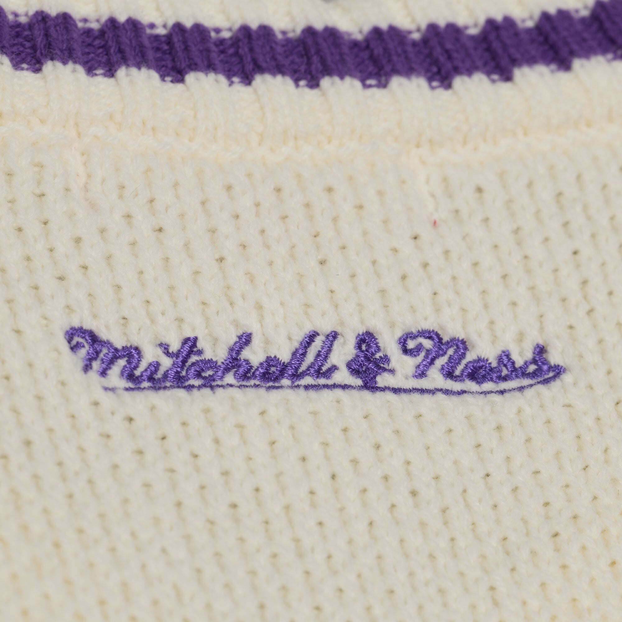 Gilet sans manches Mitchell & Ness crème pour femme, motif rétro Minnesota Vikings, col en V
