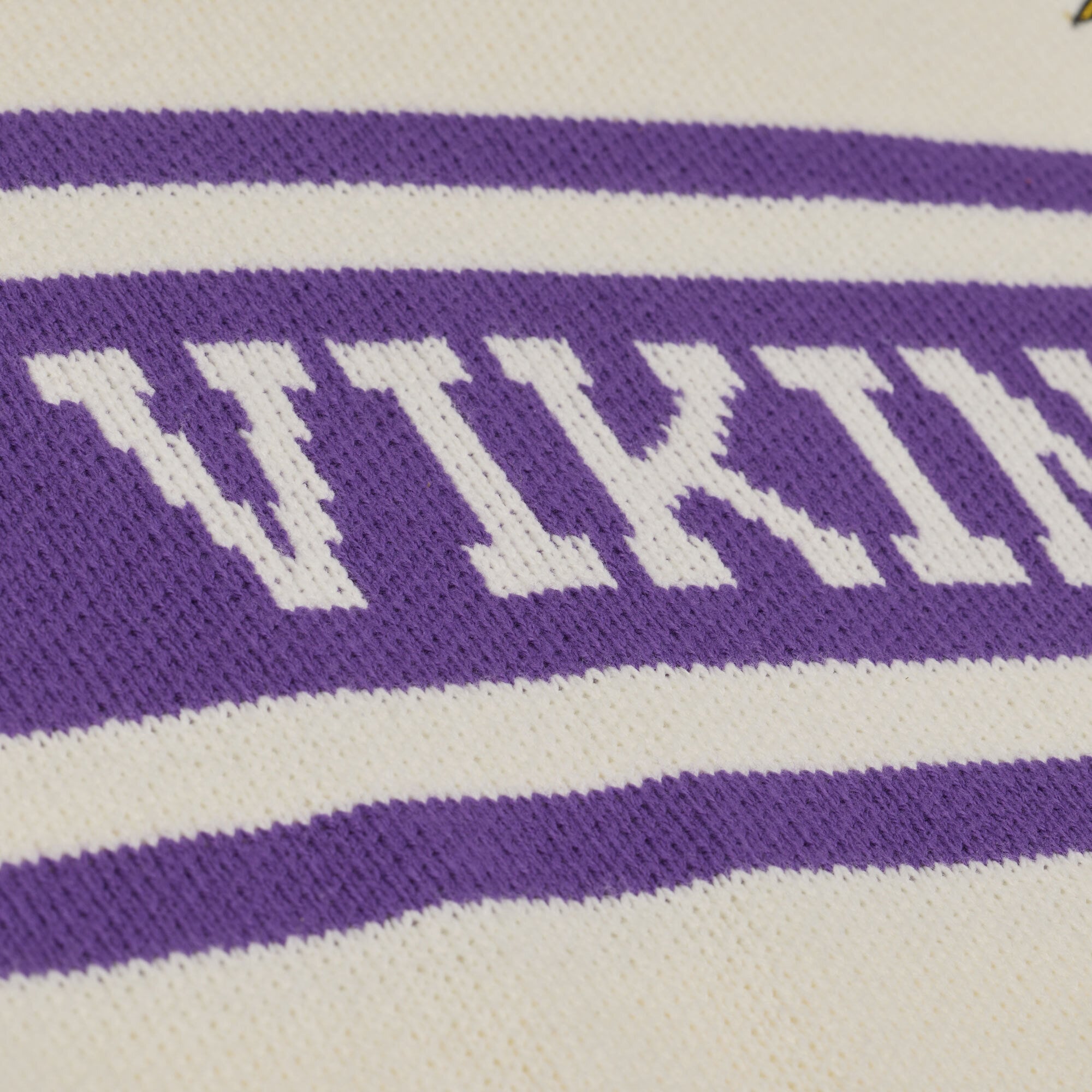 Pull à col en V Mitchell & Ness crème/violet Minnesota Vikings Retro Roots pour femme