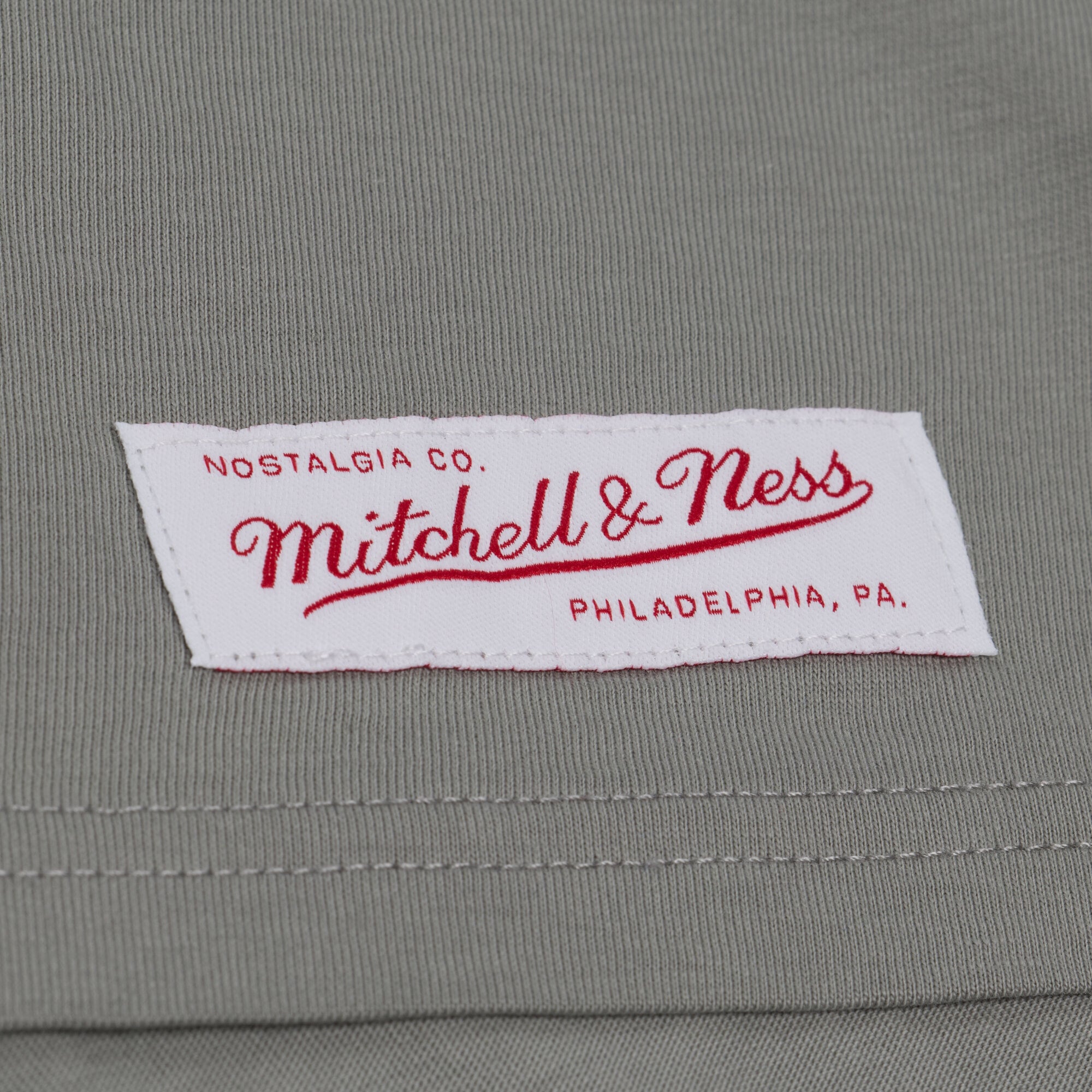 T-shirt court et carré à motif graphique urbain Mitchell & Ness pour femmes, gris, Minnesota Vikings