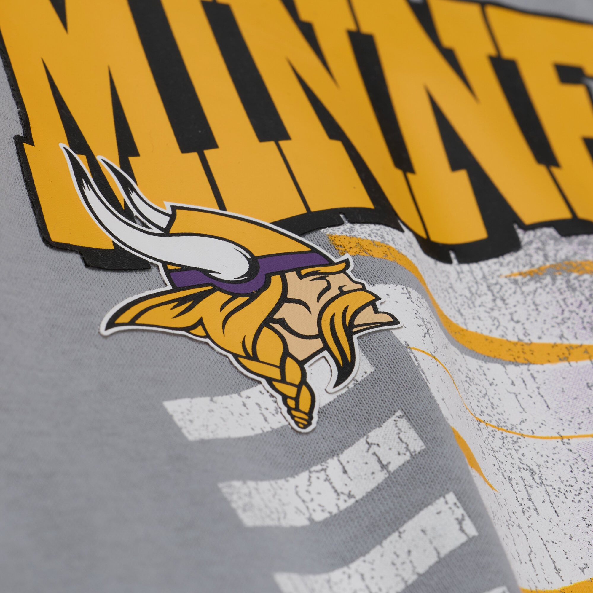 Sweat-shirt à col rond Mitchell & Ness gris Minnesota Vikings pour femme