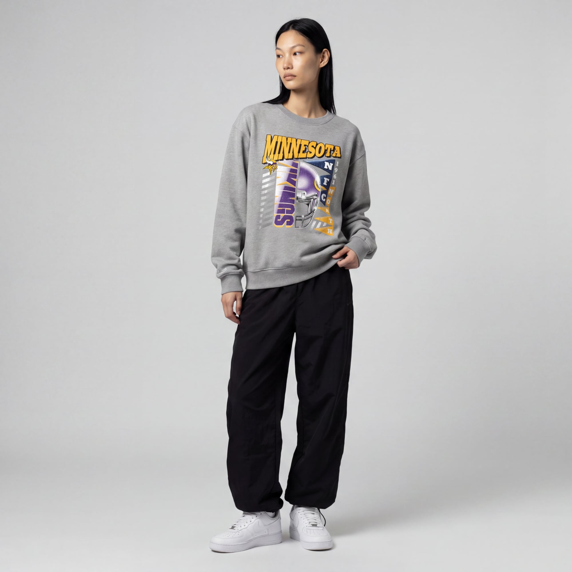 Sweat-shirt à col rond Mitchell & Ness gris Minnesota Vikings pour femme