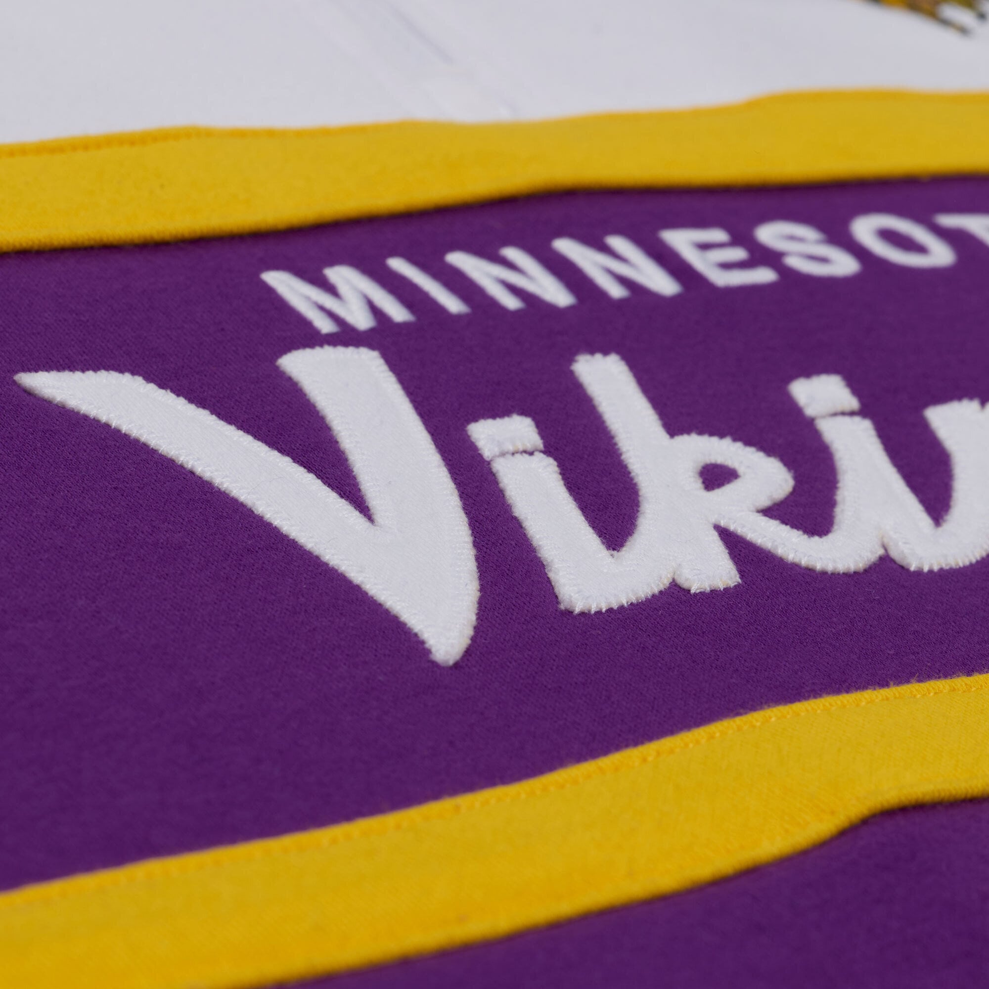 Pull à col zippé Mitchell & Ness violet pour femme, motif entraîneur-chef des Vikings du Minnesota