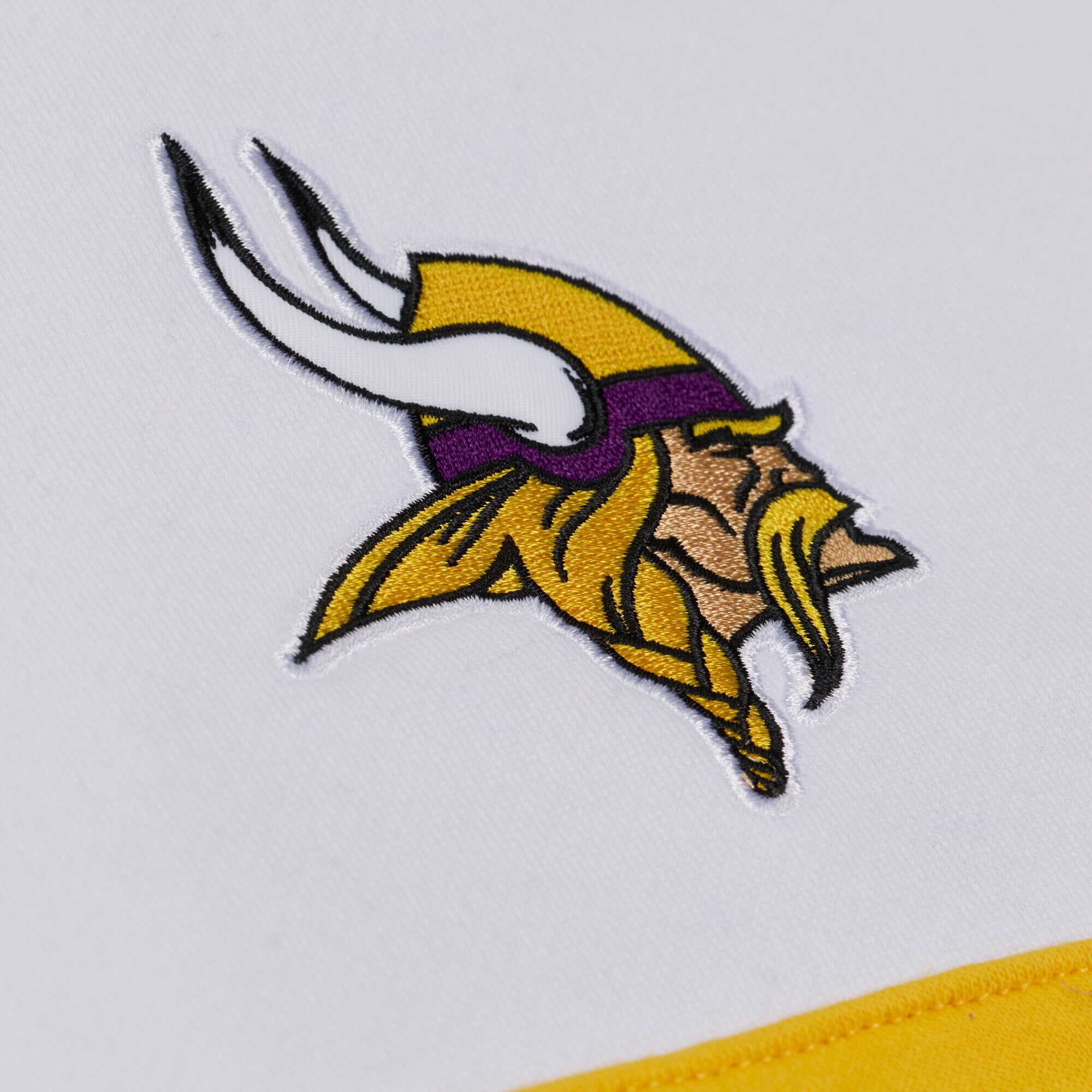Pull à col zippé Mitchell & Ness violet pour femme, motif entraîneur-chef des Vikings du Minnesota