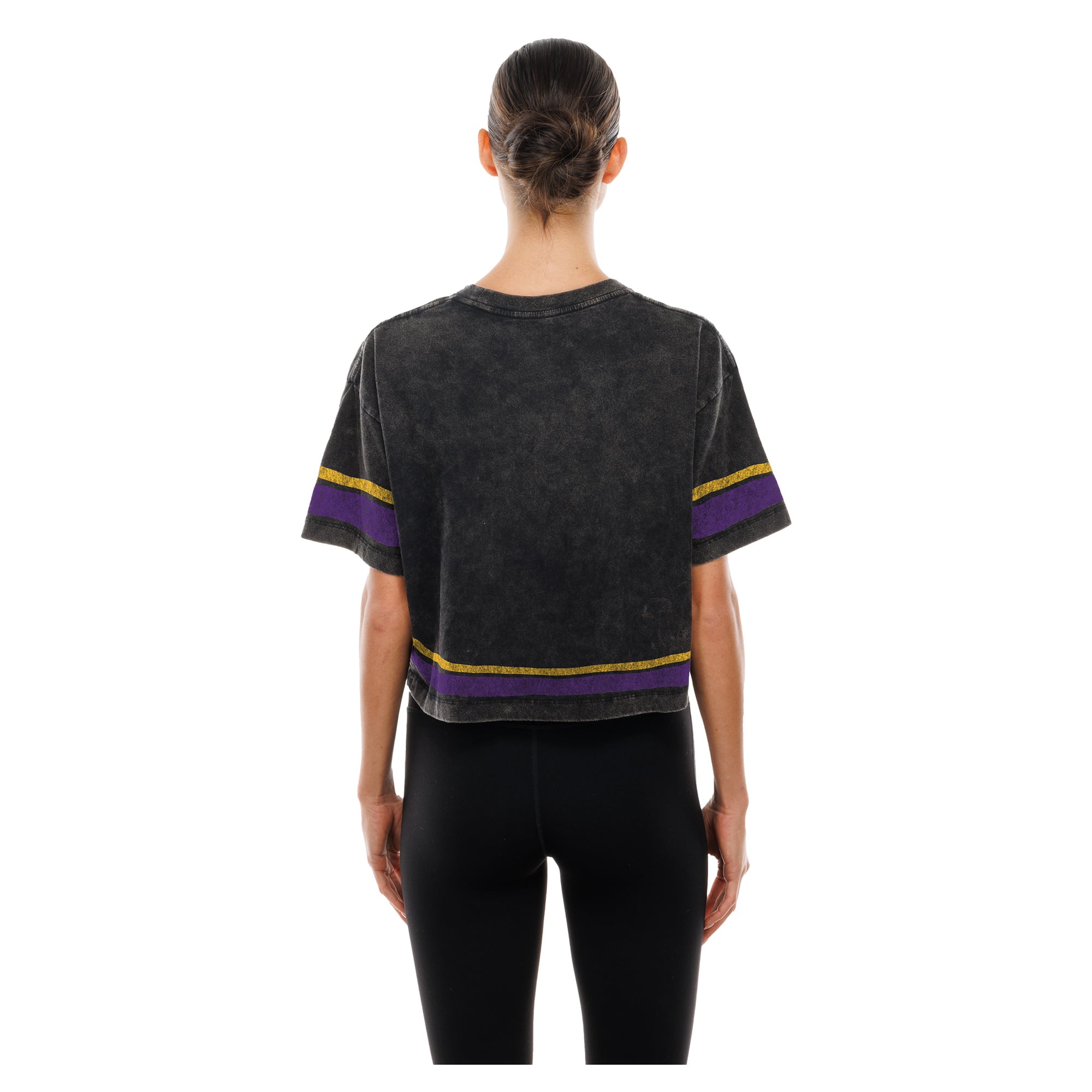T-shirt court New Era noir Minnesota Vikings Lifestyle pour femme, délavé à l'huile minérale, coupe carrée.