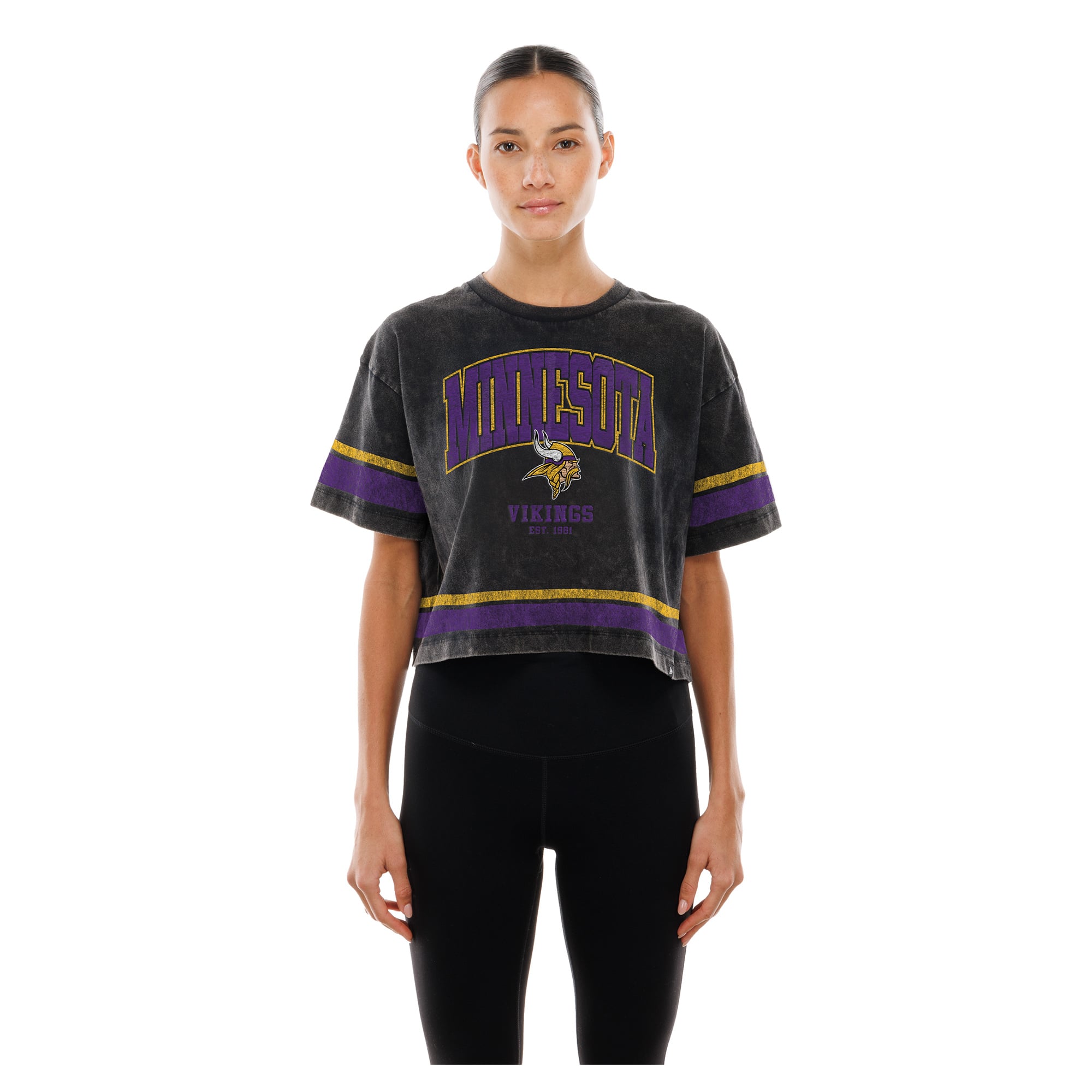 T-shirt court New Era noir Minnesota Vikings Lifestyle pour femme, délavé à l'huile minérale, coupe carrée.