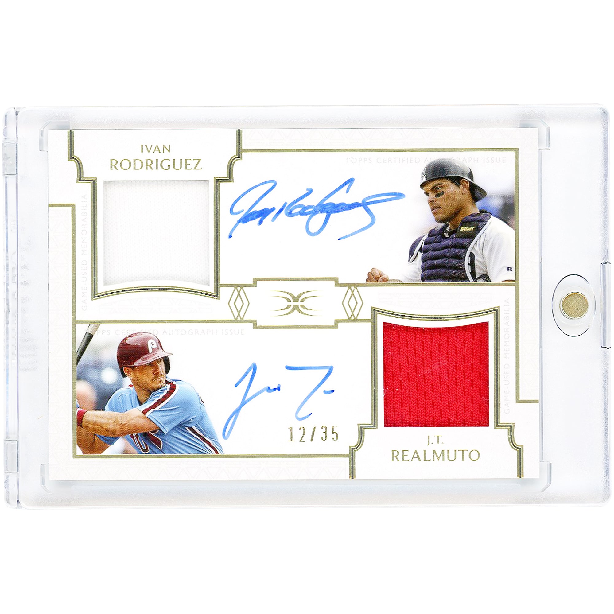 Carte autographiée Ivan Rodriguez & J.T. Realmuto 2024 Topps Definitive Collection Dual Game Used Relics #DAR-RRO #12/35